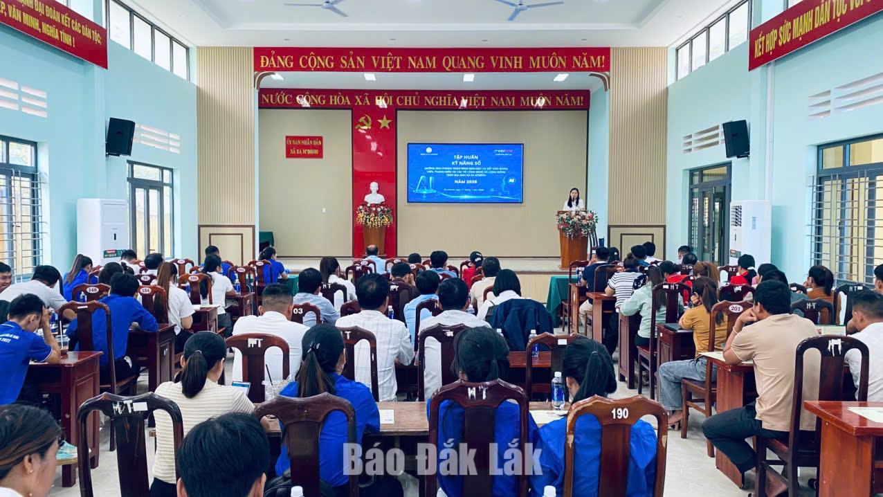 Quang cảnh lớp tập huấn
