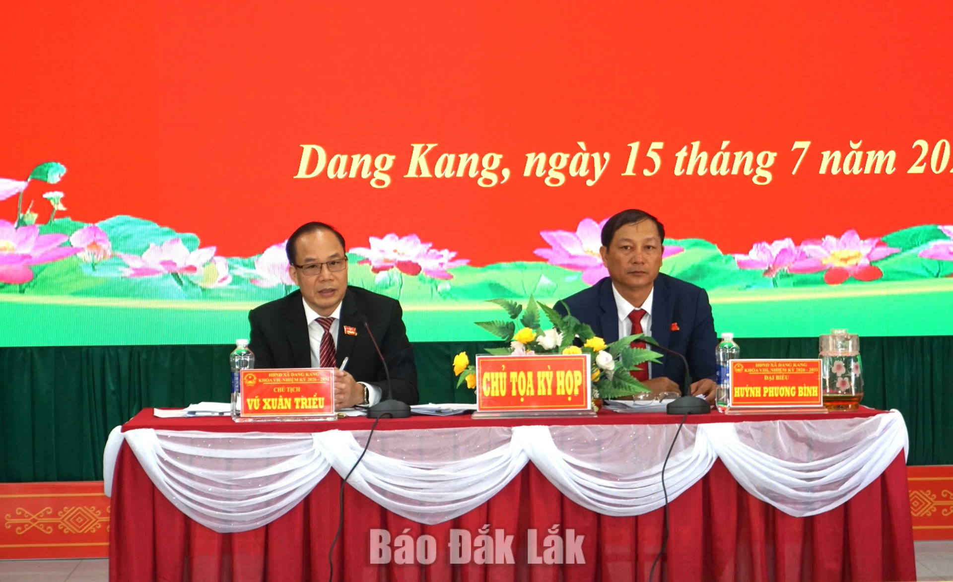 Các đồng chí chủ trì kỳ họp.