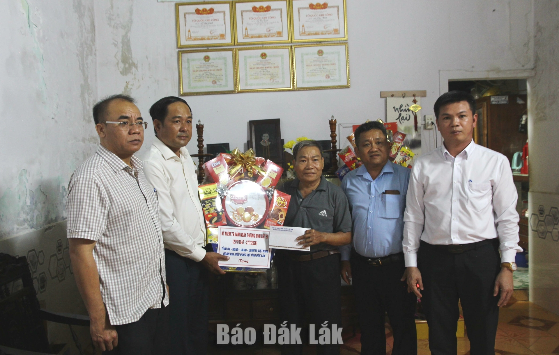 gia đình mẹ Việt Nam Anh hùng