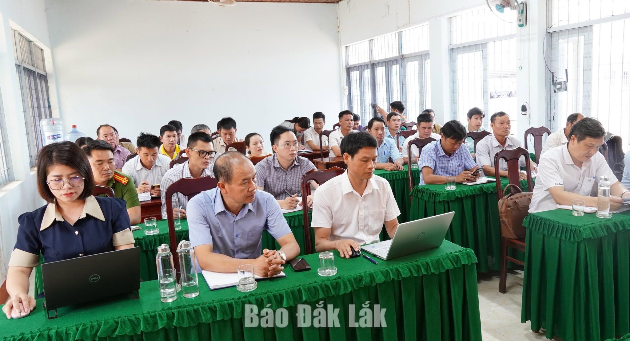 Đại biểu tham dự hội nghị.