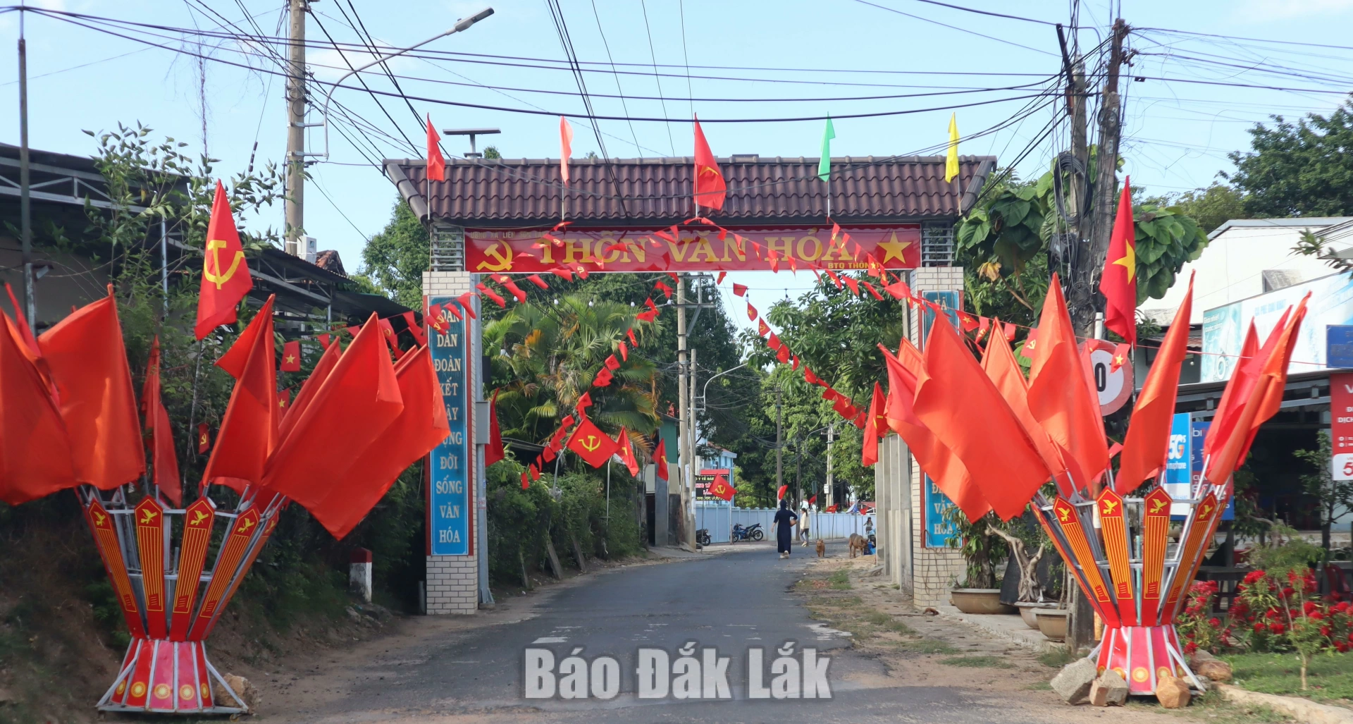 Diện mạo các thôn, buôn trên địa bàn xã Liên Sơn Lắk ngày càng khởi sắc sau một năm vận hành mô hình chính quyền địa phương hai cấp.