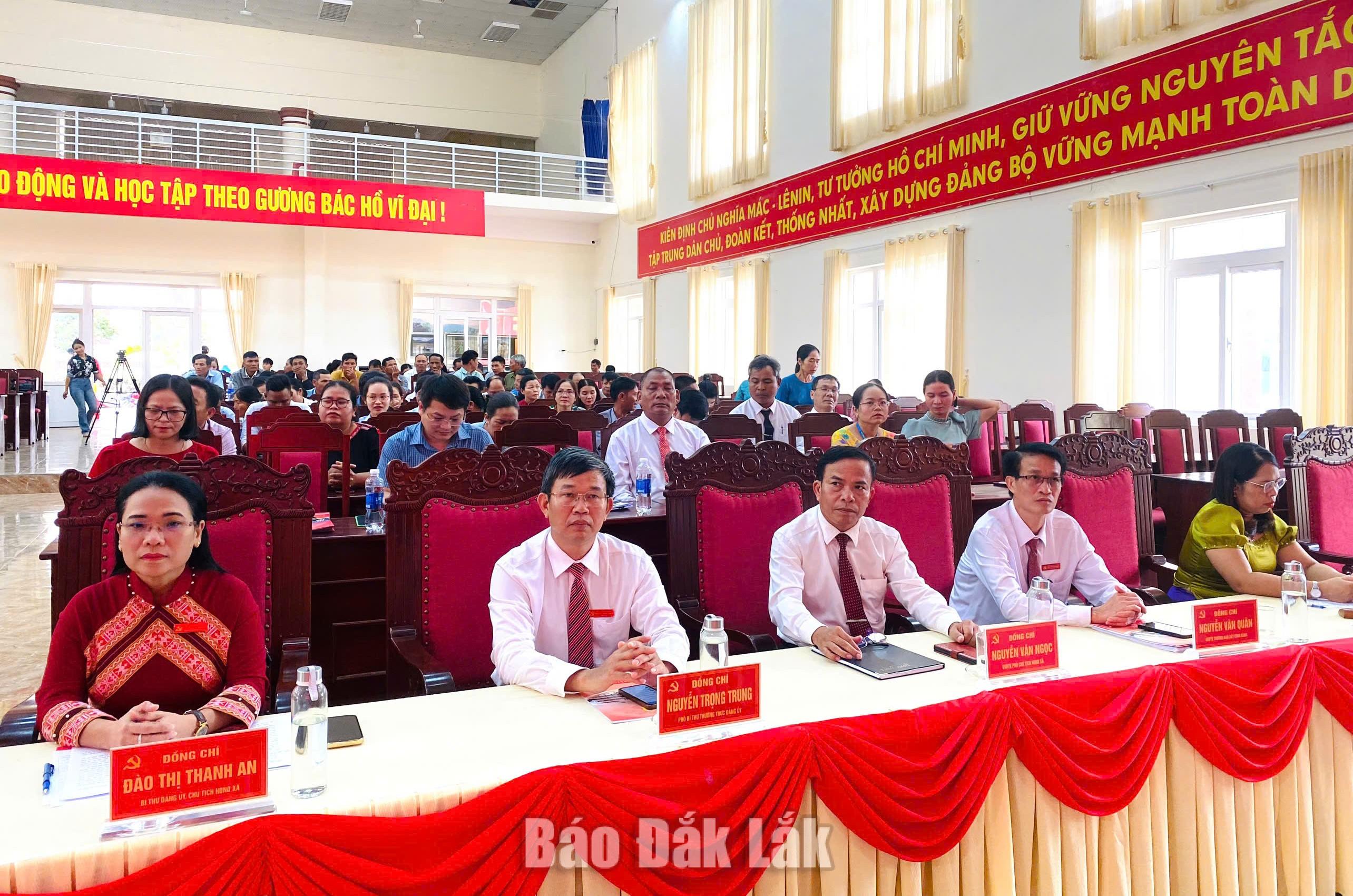 Các đại biểu dự hội nghị.