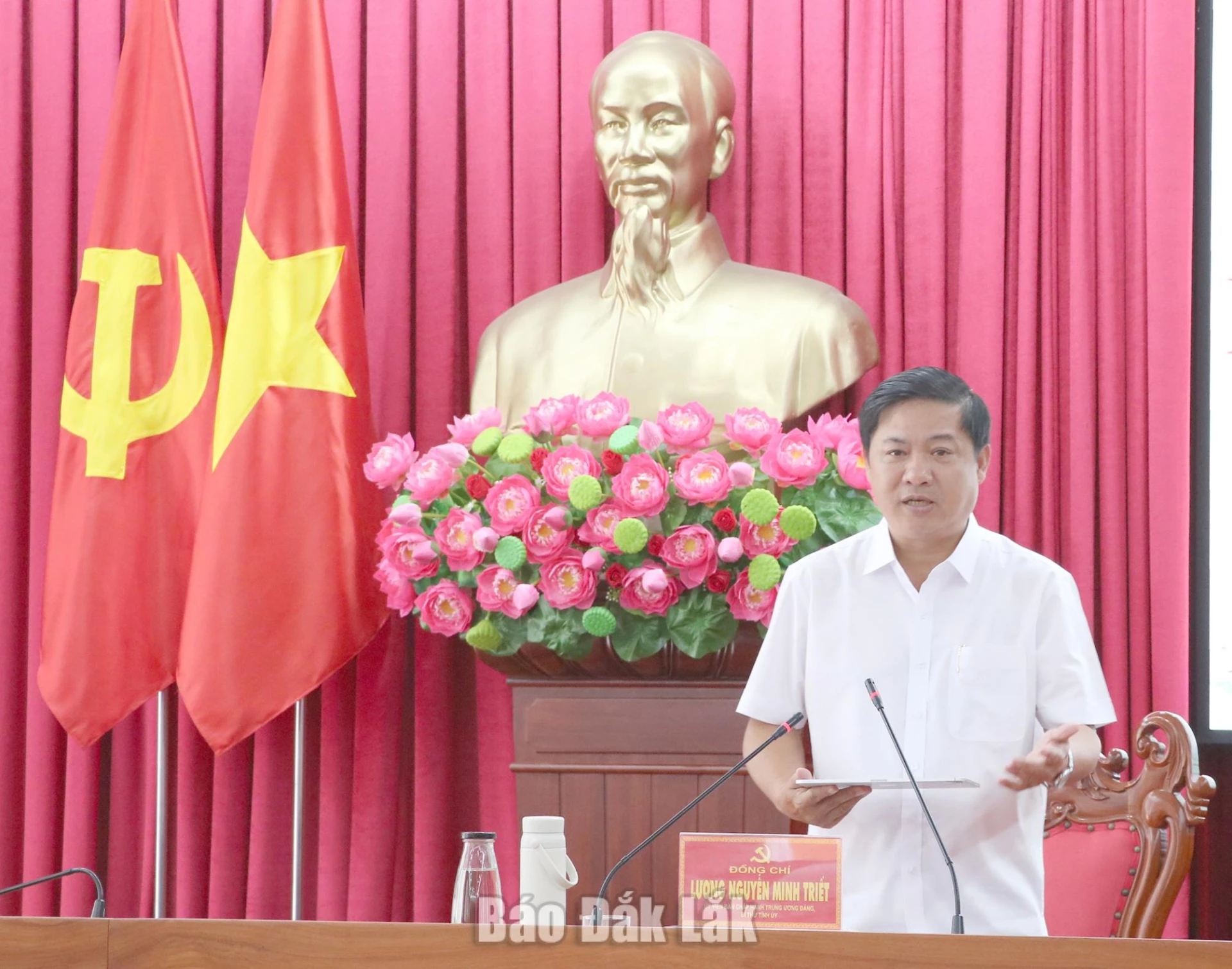 Đồng chí Lương Nguyễn Minh Triết, Ủy viên Trung ương Đảng, Bí thư Tỉnh ủy, Trưởng Đoàn ĐBQH tỉnh phát biểu kết luận hội nghị.