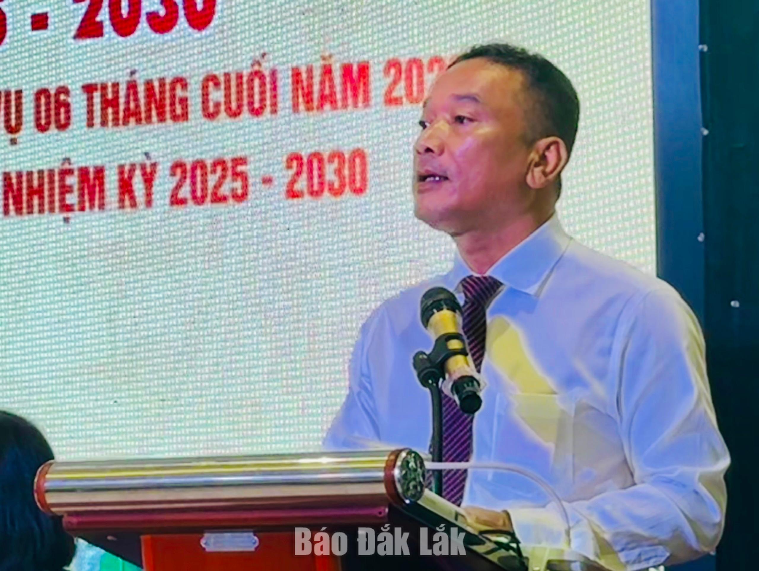 Đồng chí Y Giang Gry Niê Knơng, Phó Bí thư Tỉnh ủy, Chủ tịch Ủy ban MTTQ Việt Nam tỉnh phát biểu kết luận hội nghị.