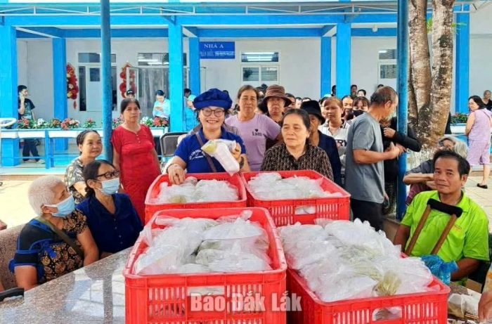 Thơm thảo những tấm lòng nhân ái