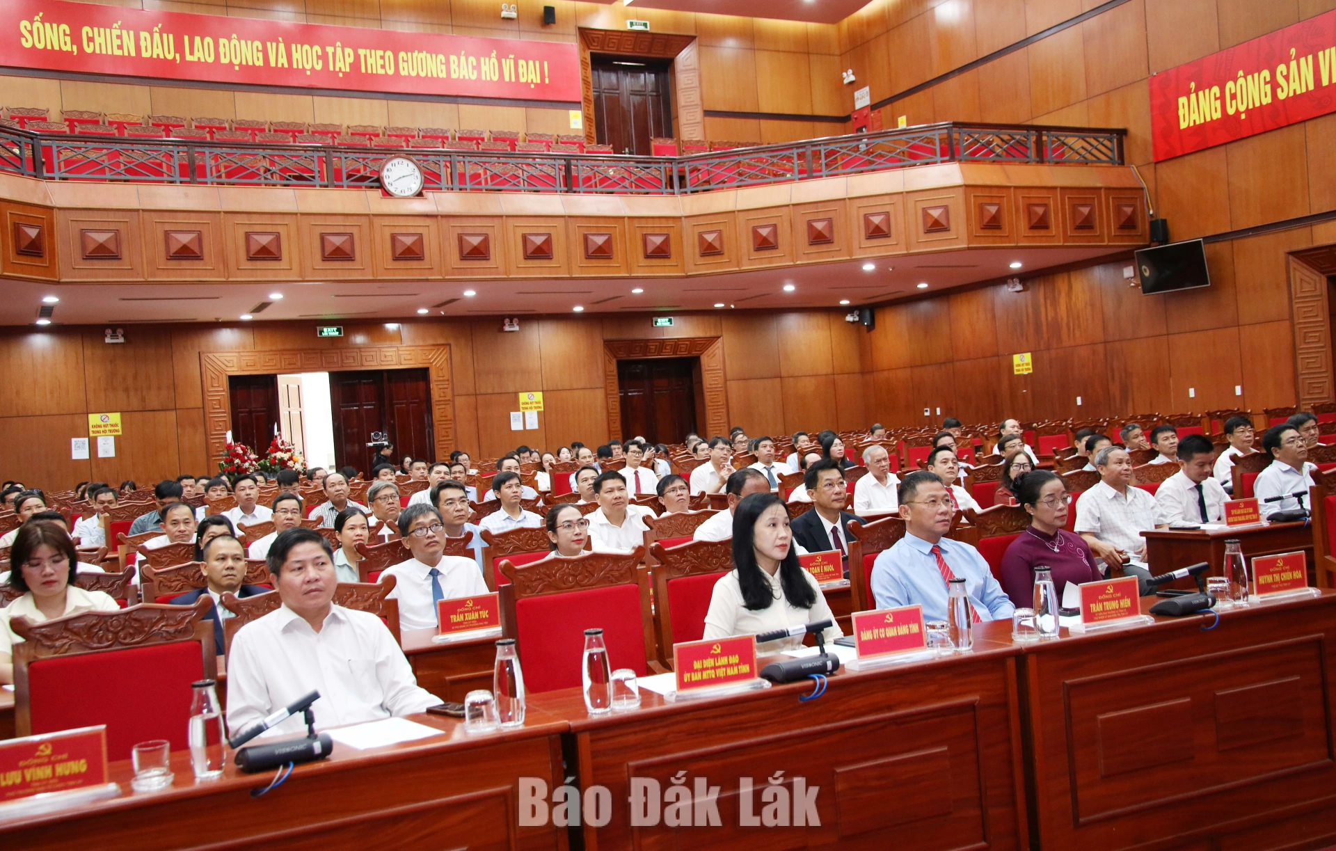 Các đại biểu tham dự hội nghị.