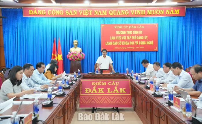 Đẩy nhanh chuyển đổi số, phát huy vai trò động lực của khoa học, công nghệ