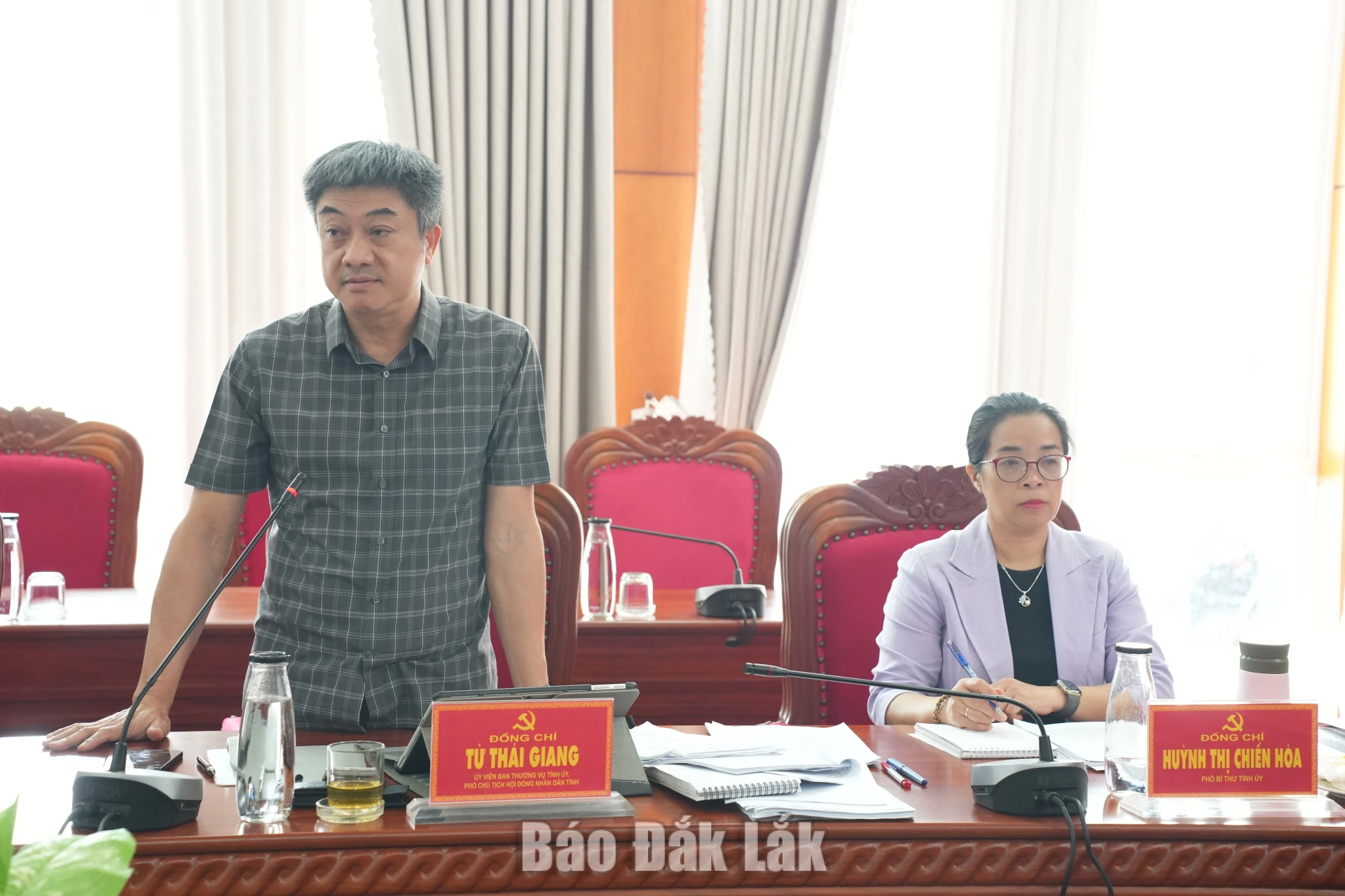 Đồng chí Từ Thái Giang, Ủy viên Ban Thường vụ Tỉnh ủy, Phó Chủ tịch Thường trực HĐND tỉnh phát biểu tại hội nghị.