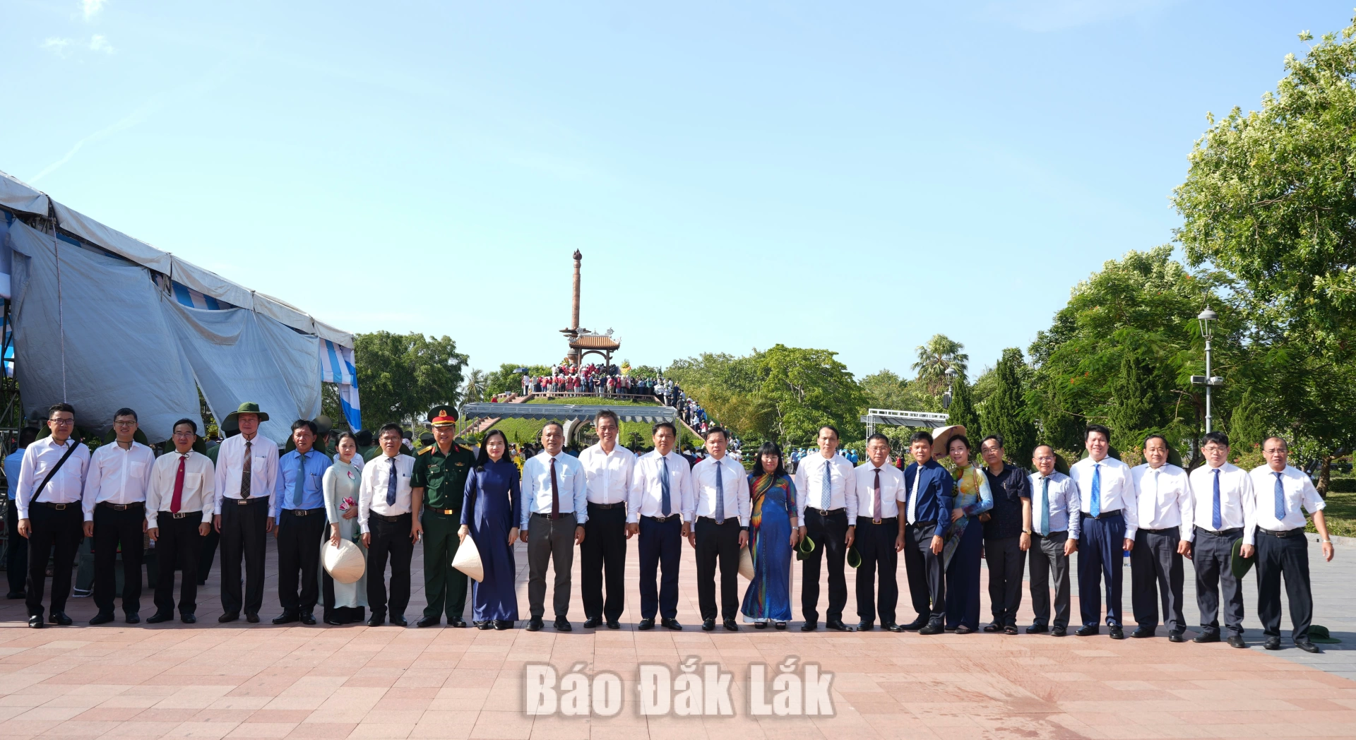 Đoàn công tác tại 