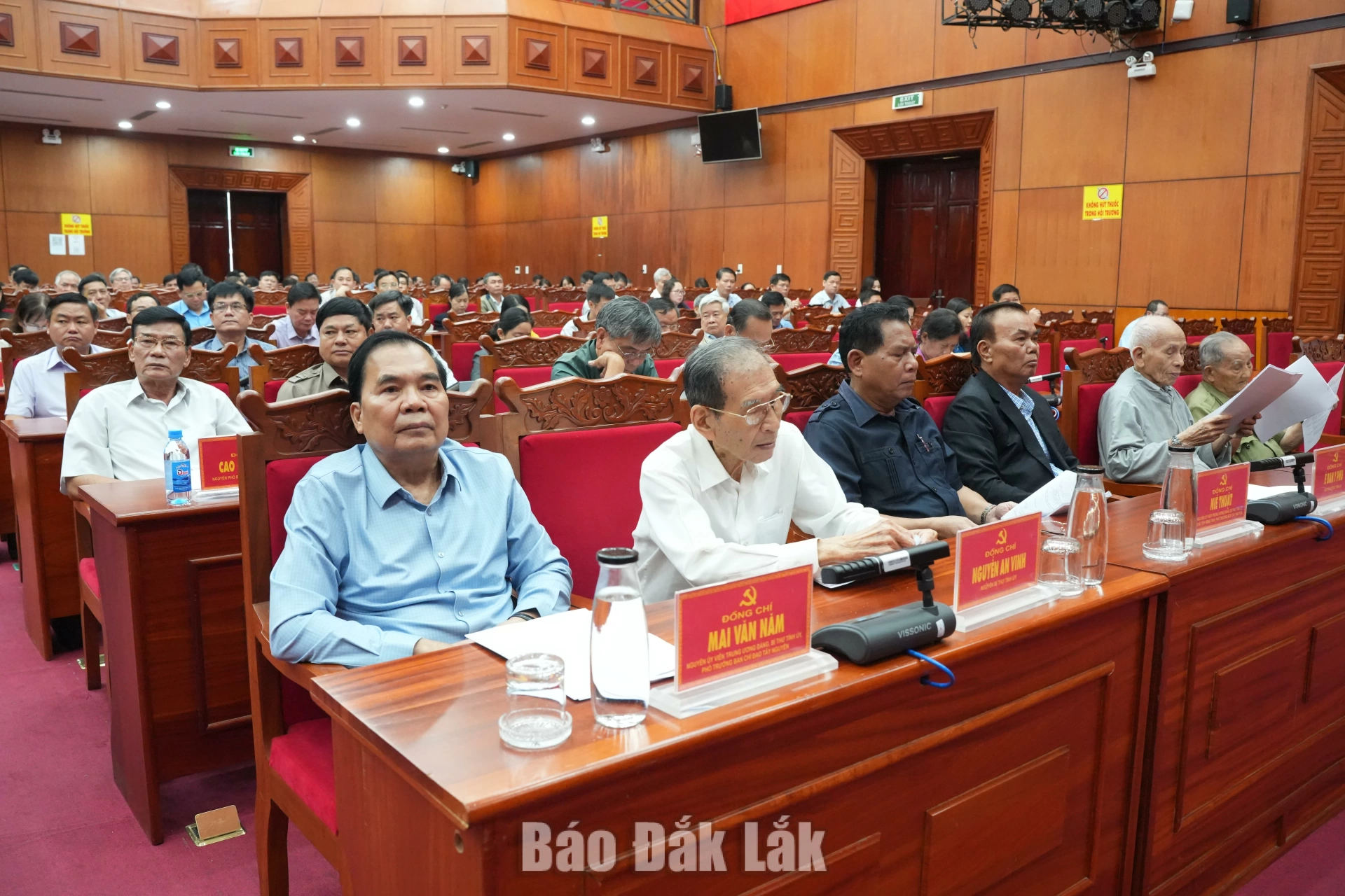 Các đồng chí nguyên lãnh đạo tỉnh 