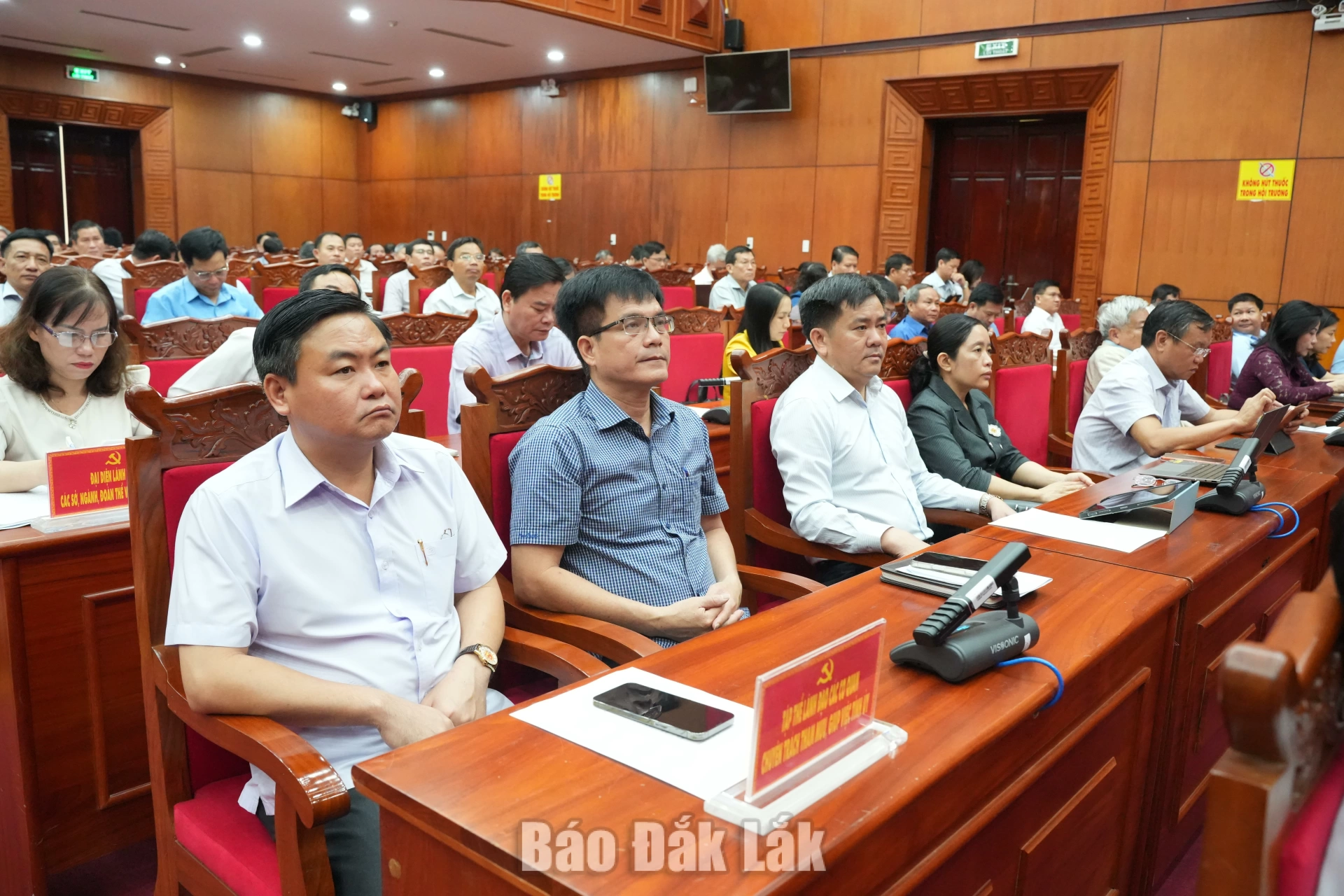 Các đại biểu dự hội nghị tại điểm cầu Tỉnh ủy Đắk Lắk.