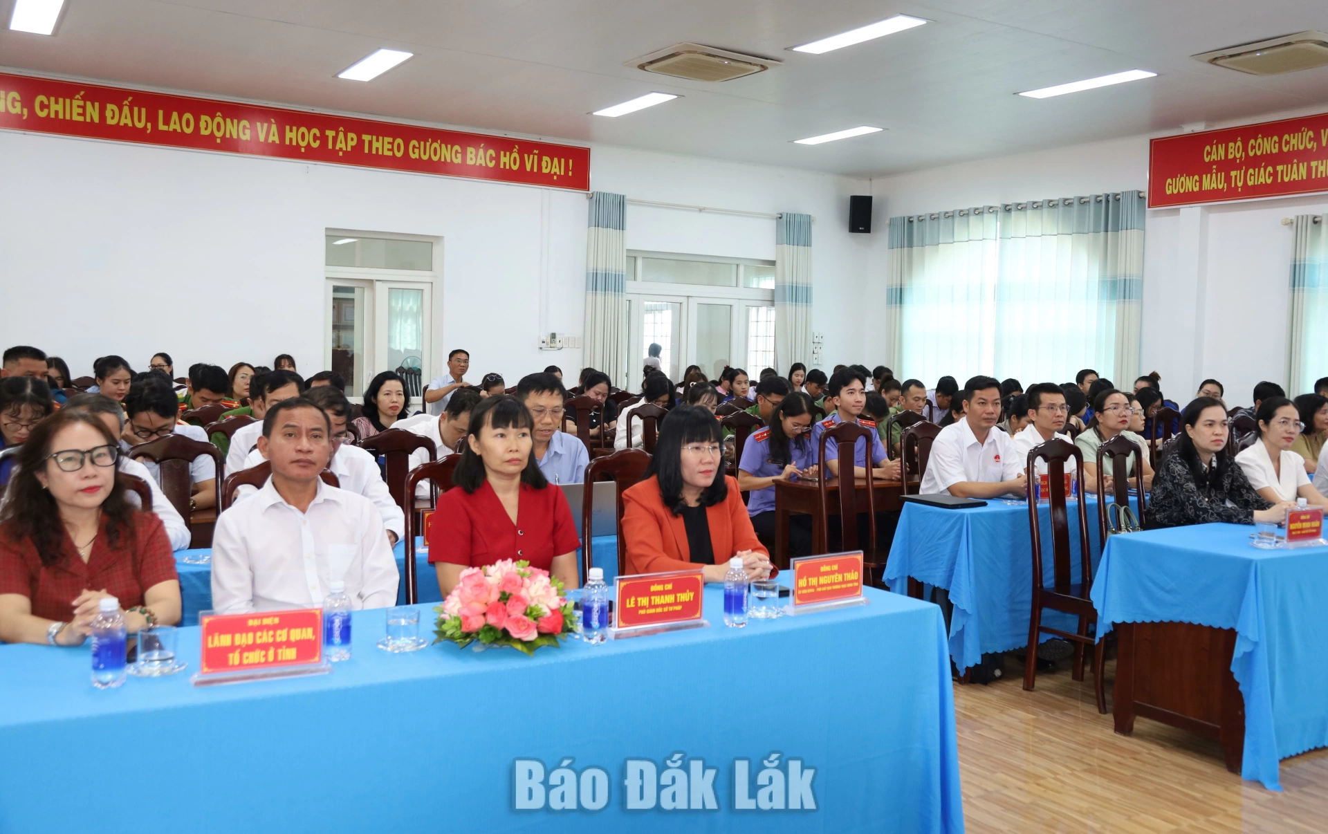 Các đại biểu tham dự lễ phát động.