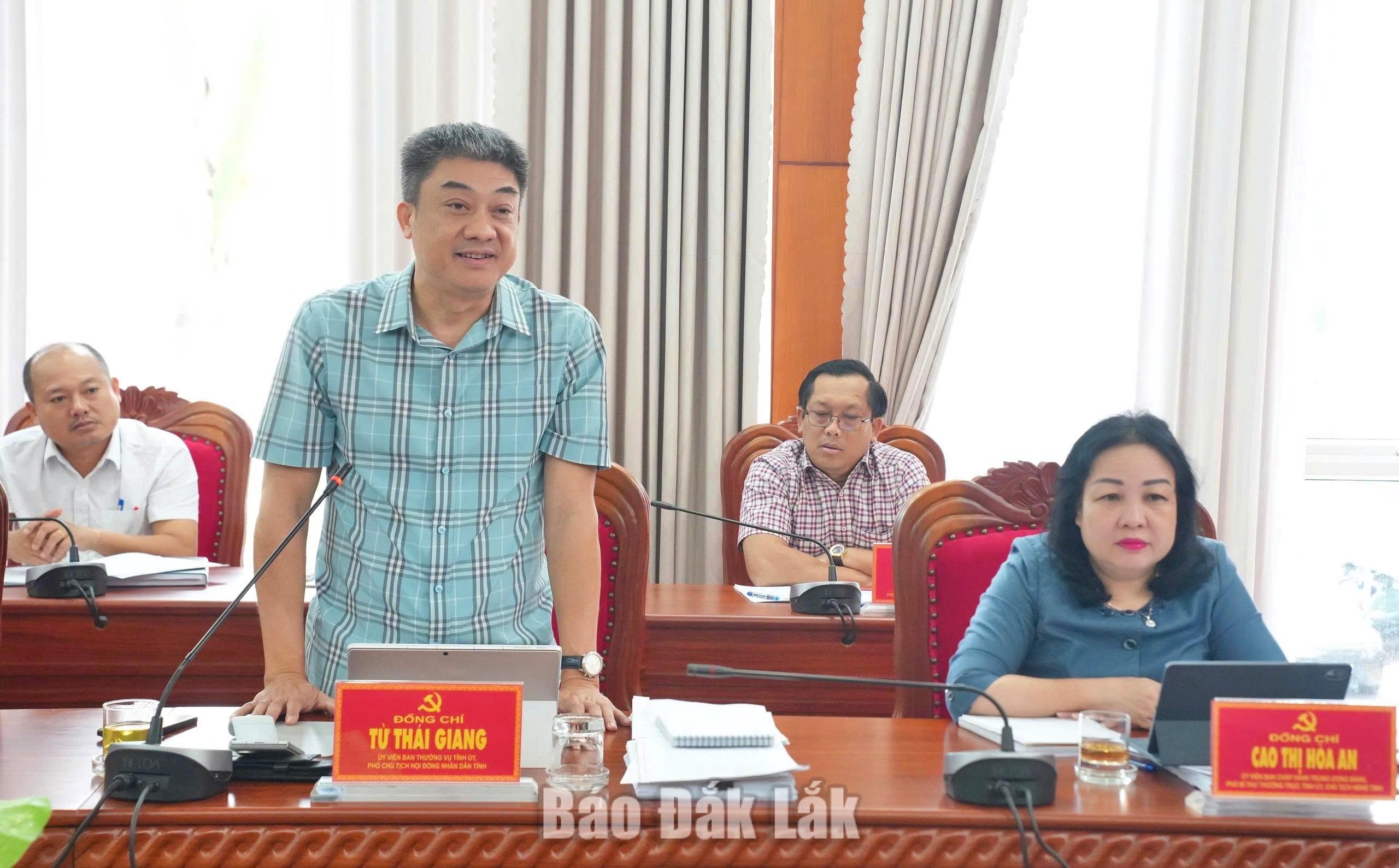 Đồng chí Từ Thái Giang, Ủy viên Ban Thường vụ Tỉnh ủy, Phó Chủ tịch Thường trực HĐND tỉnh phát biểu tại hội nghị.