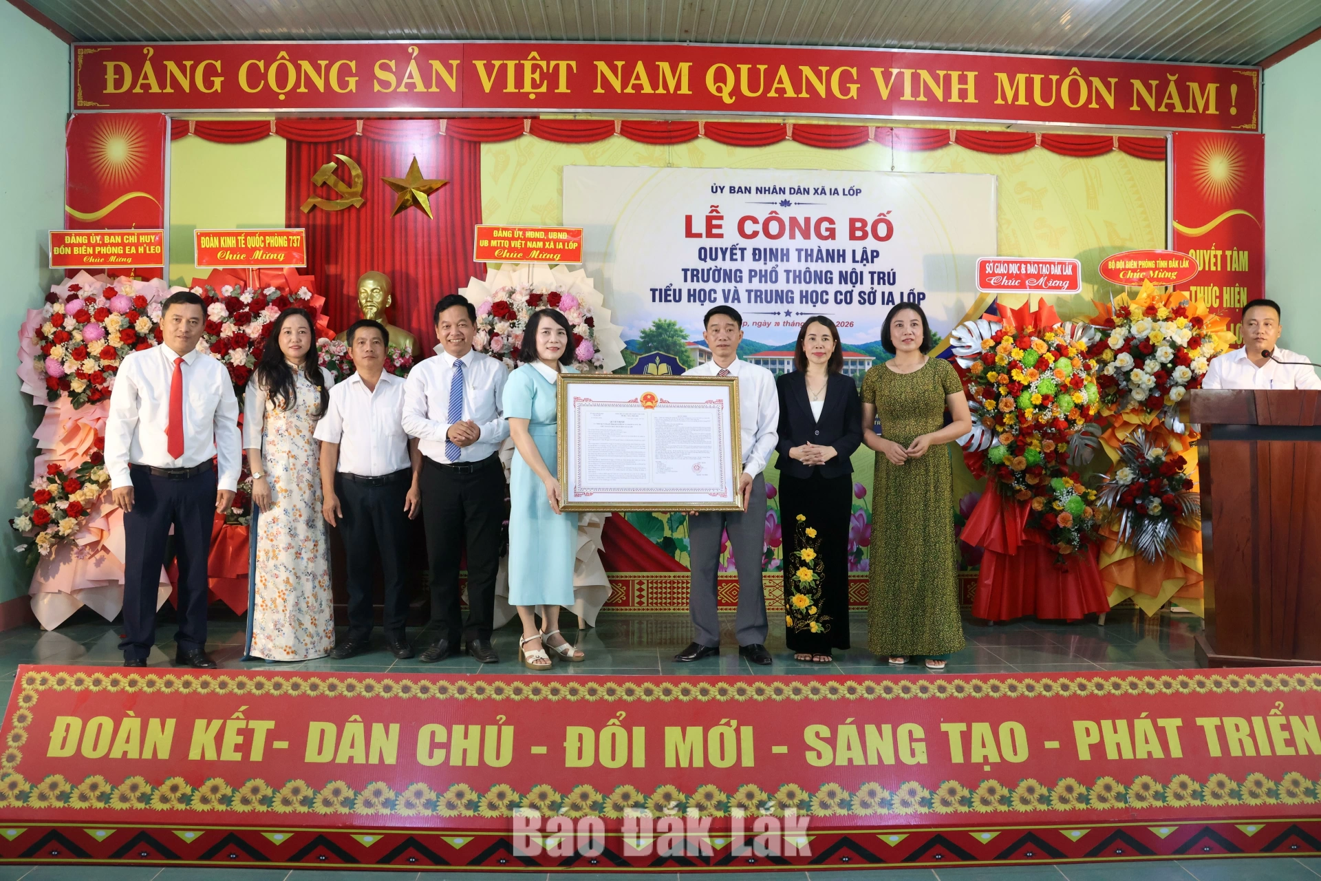trao quyết định