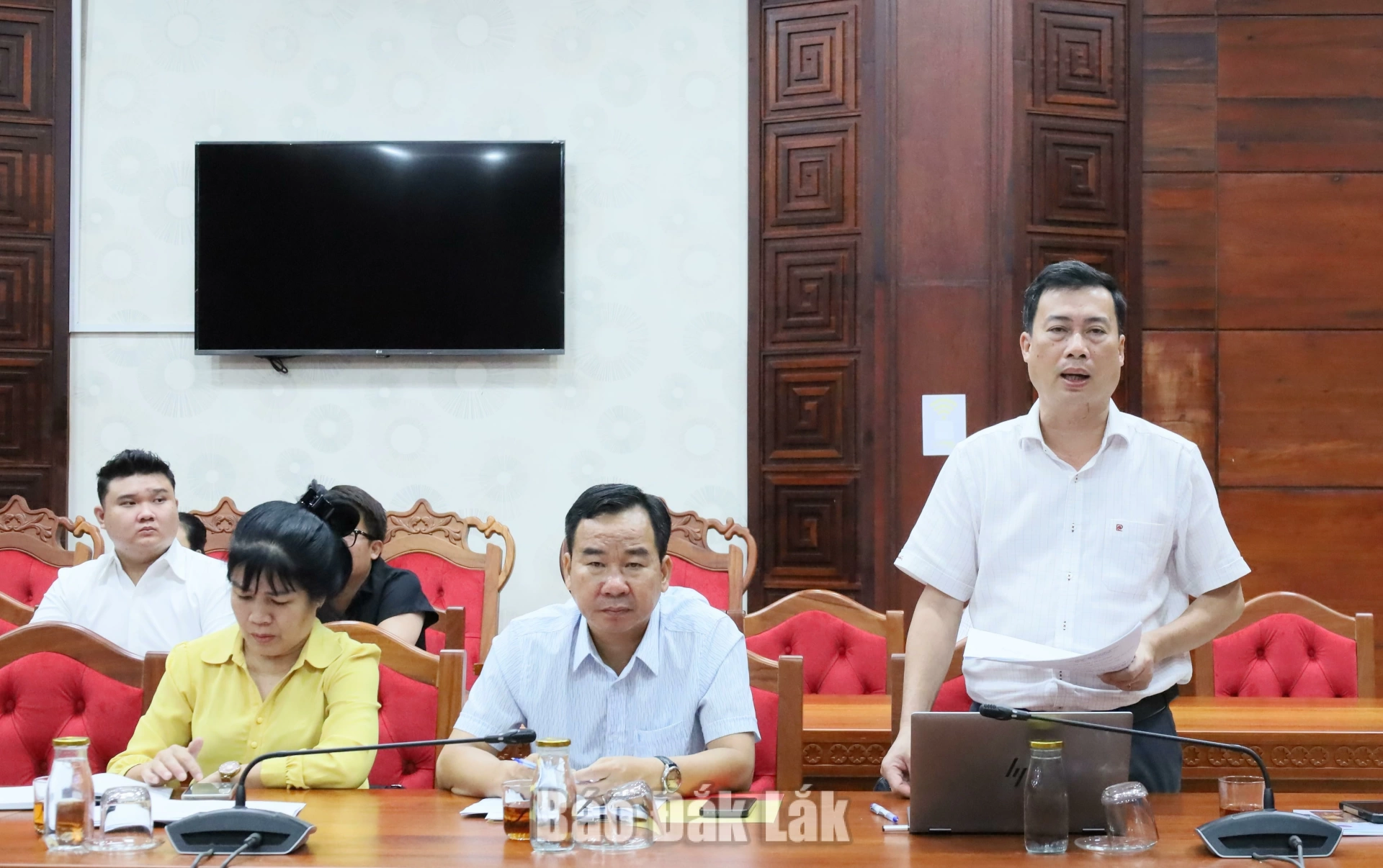 Lãnh đạo Sở Văn hóa, Thể thao và Du lịch phát biẻu ý kiến.