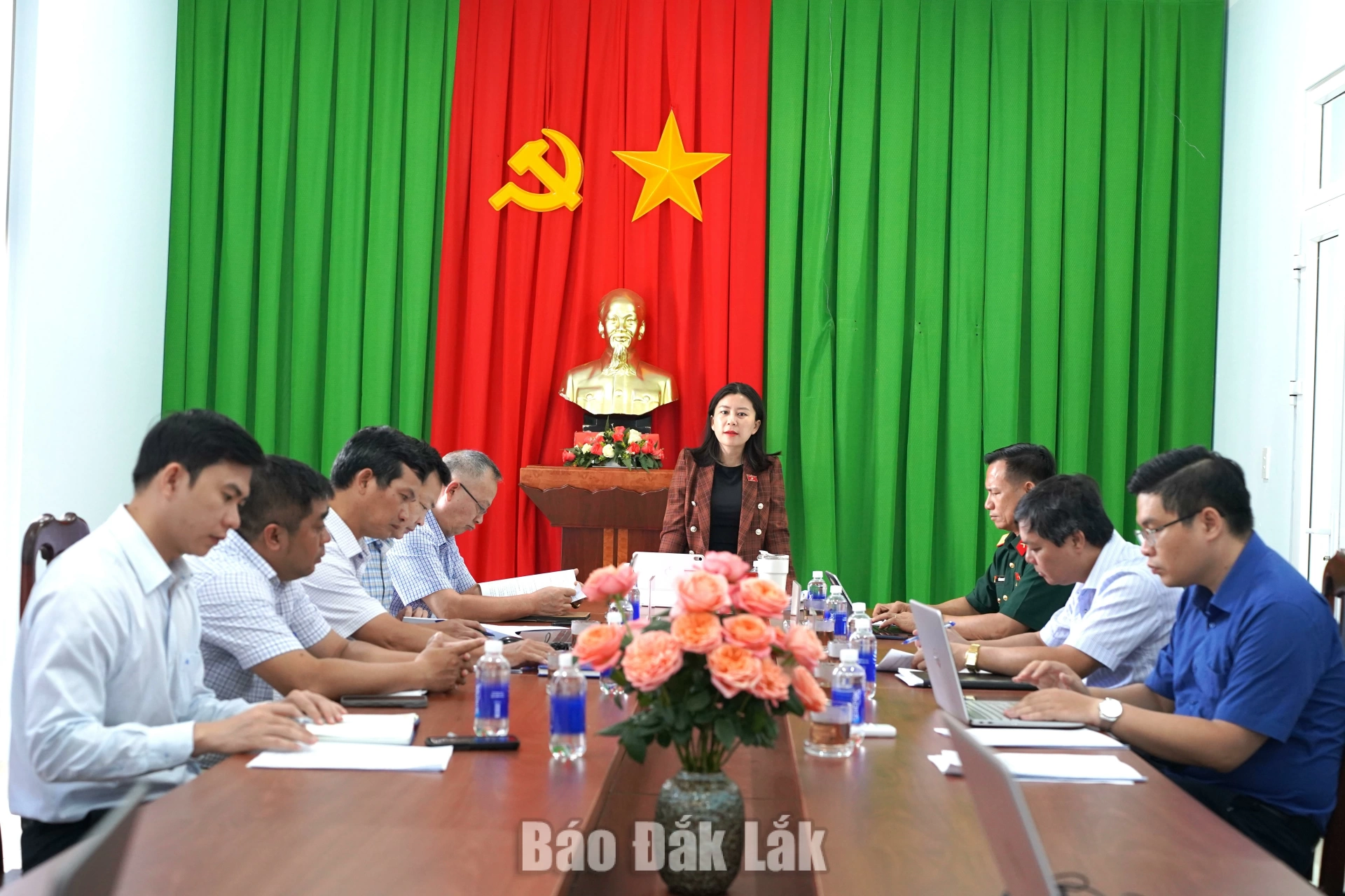 Đồng chí Lê Đào An Xuân, Tỉnh ủy viên, Phó Trưởng đoàn chuyên trách Đoàn ĐBQH tỉnh phát biểu kết luận.