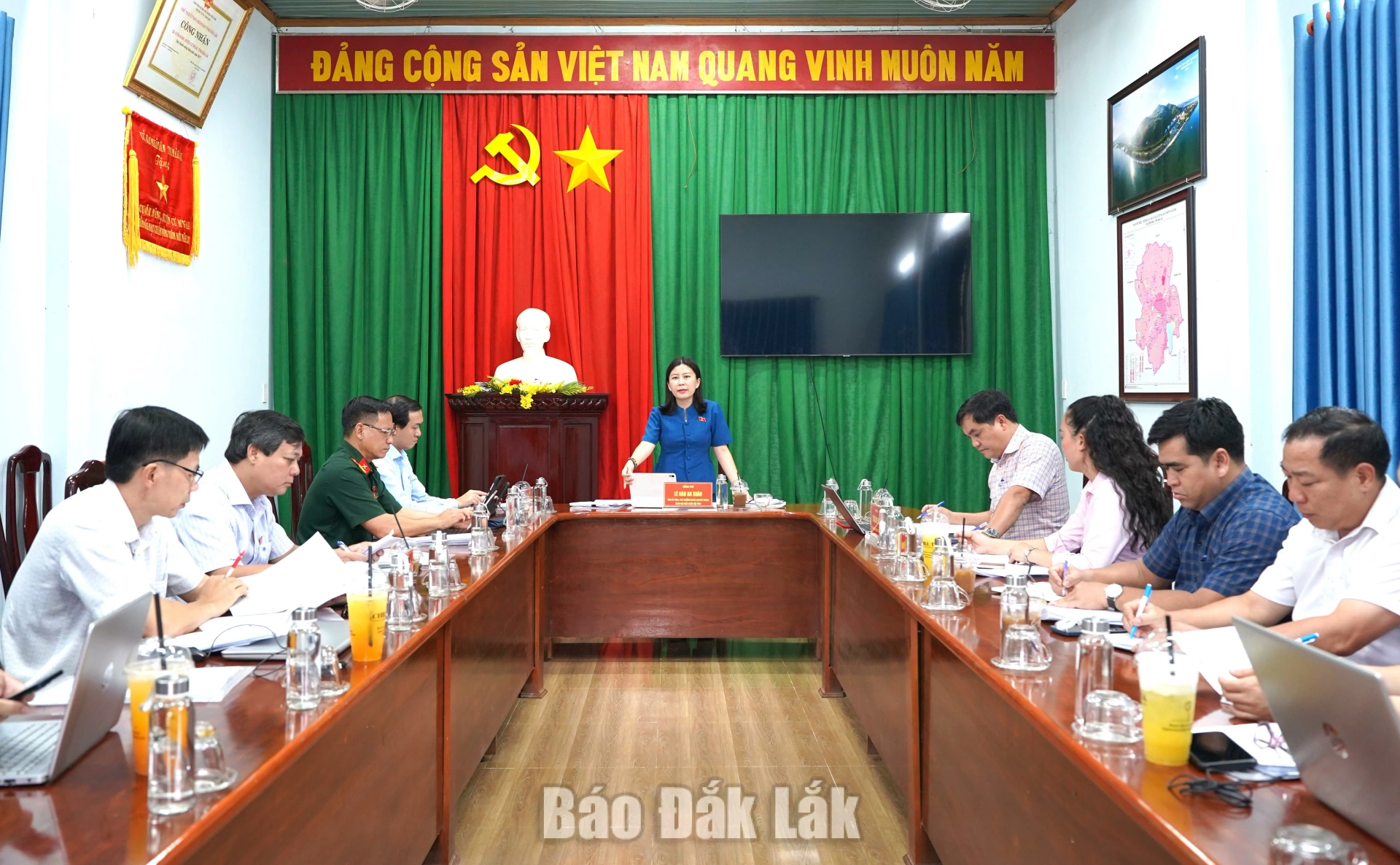 Đồng chí Lê Đào An Xuân, Tỉnh ủy viên, Phó Trưởng đoàn chuyên trách Đoàn ĐBQH tỉnh phát biểu kết luận buổi làm việc.
