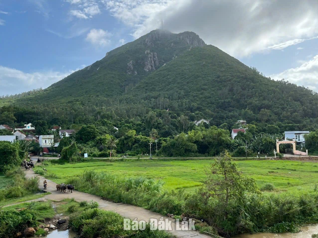 Chop Chai Mountain forming part of the Phu Yen Geopark.