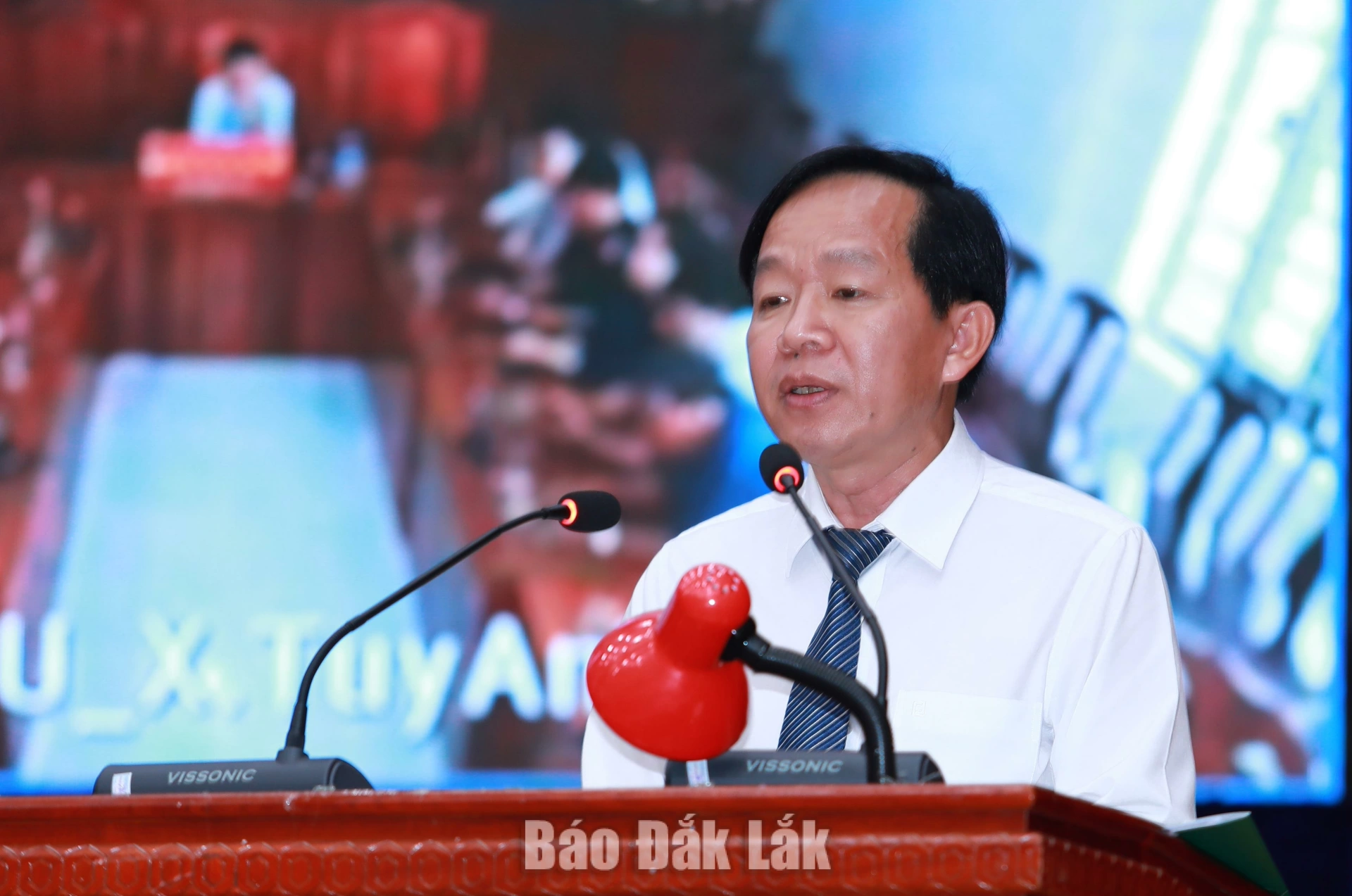 Đồng chí Lưu Vĩnh Hưng, Tỉnh ủy viên, Phó trưởng Ban Thường trực Ban Tổ chức Tỉnh ủy công bố các quyết định về công tác cán bộ. 