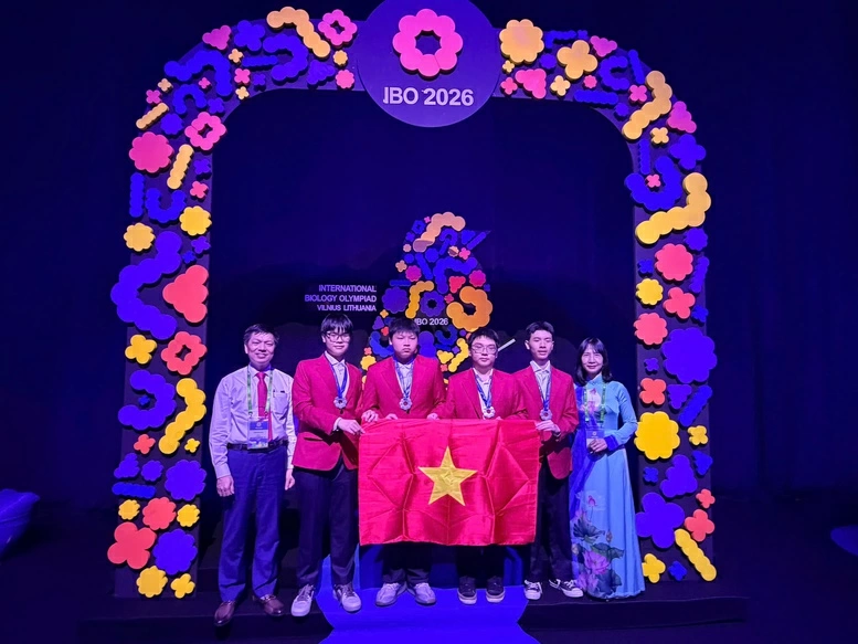 Đội tuyển Olympic Sinh học Việt Nam giành 4 huy chương Bạc.