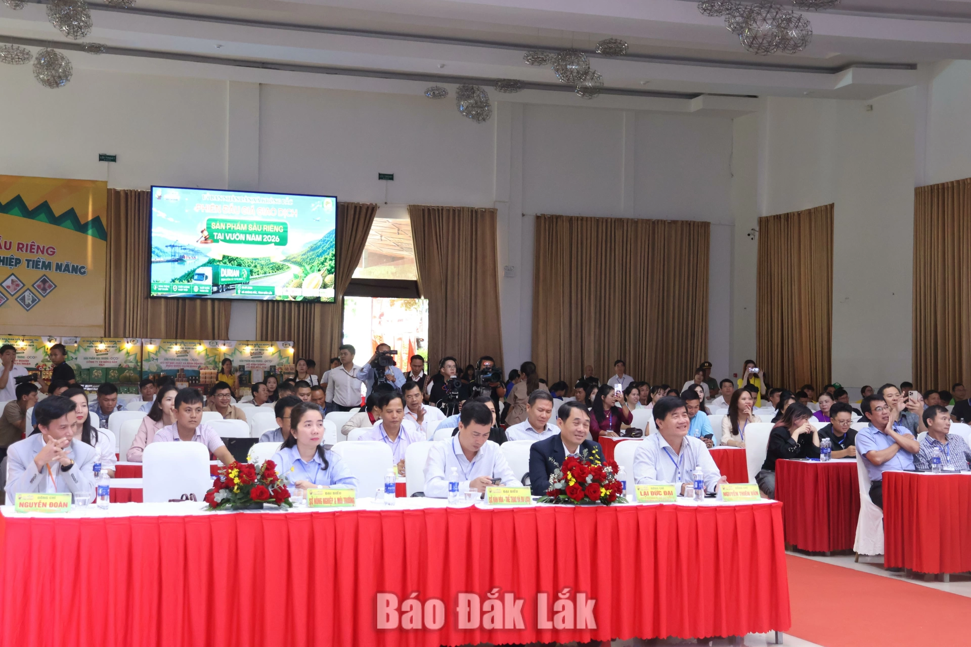 Các đại biểu tham dự.