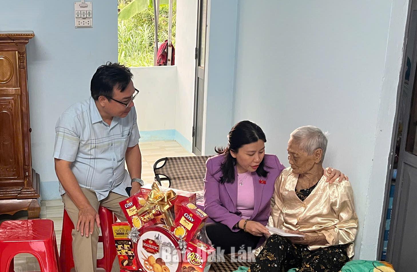 Mẹ Việt Nam Anh hùng Nguyễn Thị Cận