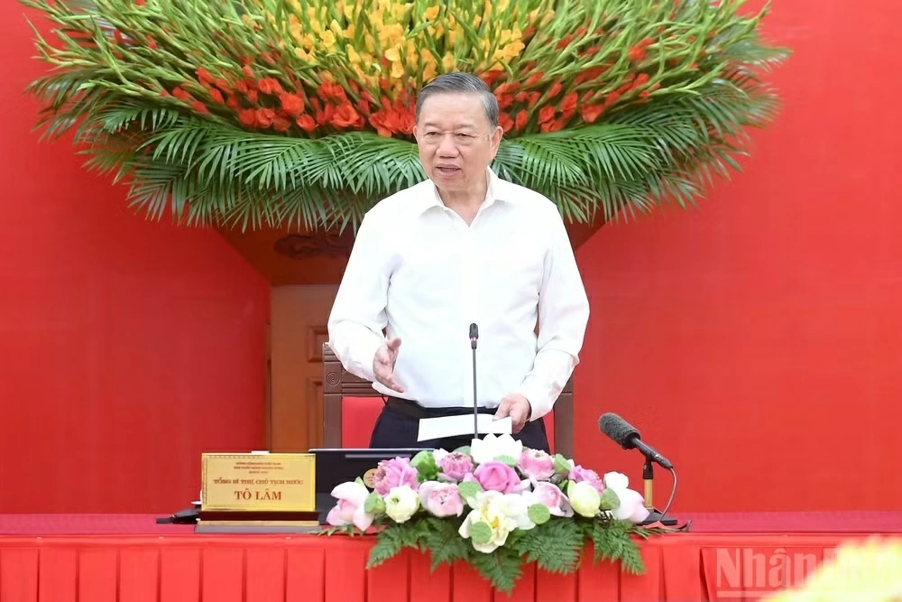 Tổng Bí thư, Chủ tịch nước Tô Lâm đã ký ban hành Chỉ thị số 07-CT/TW của Bộ Chính trị về Đẩy mạnh học tập, thực hành tư tưởng, đạo đức, phương pháp, phong cách Hồ Chí Minh trong giai đoạn phát triển mới. Ảnh: Báo Nhân Dân