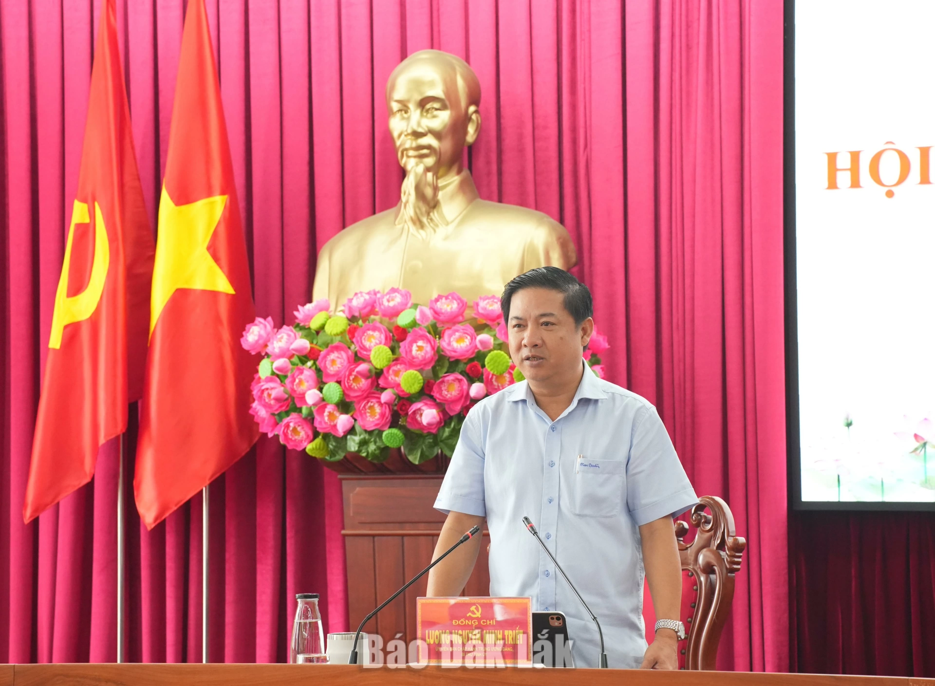 Đồng chí Lương Nguyễn Minh Triết, Ủy viên Trung ương Đảng, Bí thư Tỉnh ủy, Trưởng Đoàn ĐBQH tỉnh chủ trì hội nghị.
