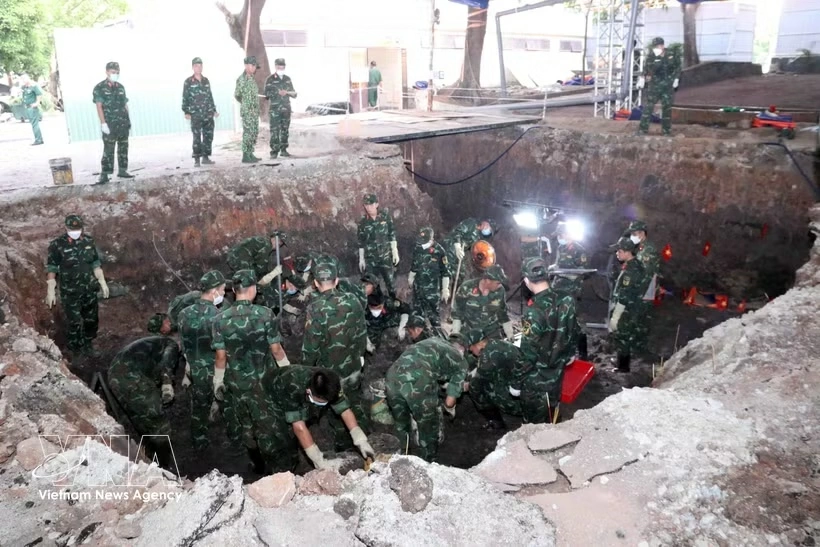 Search, excavation and recovery efforts for fallen soldiers remains at Le Thi Rieng Park in Ho Chi Minh City are being carried out in a thorough and expeditious manner. (Photo: VNA)