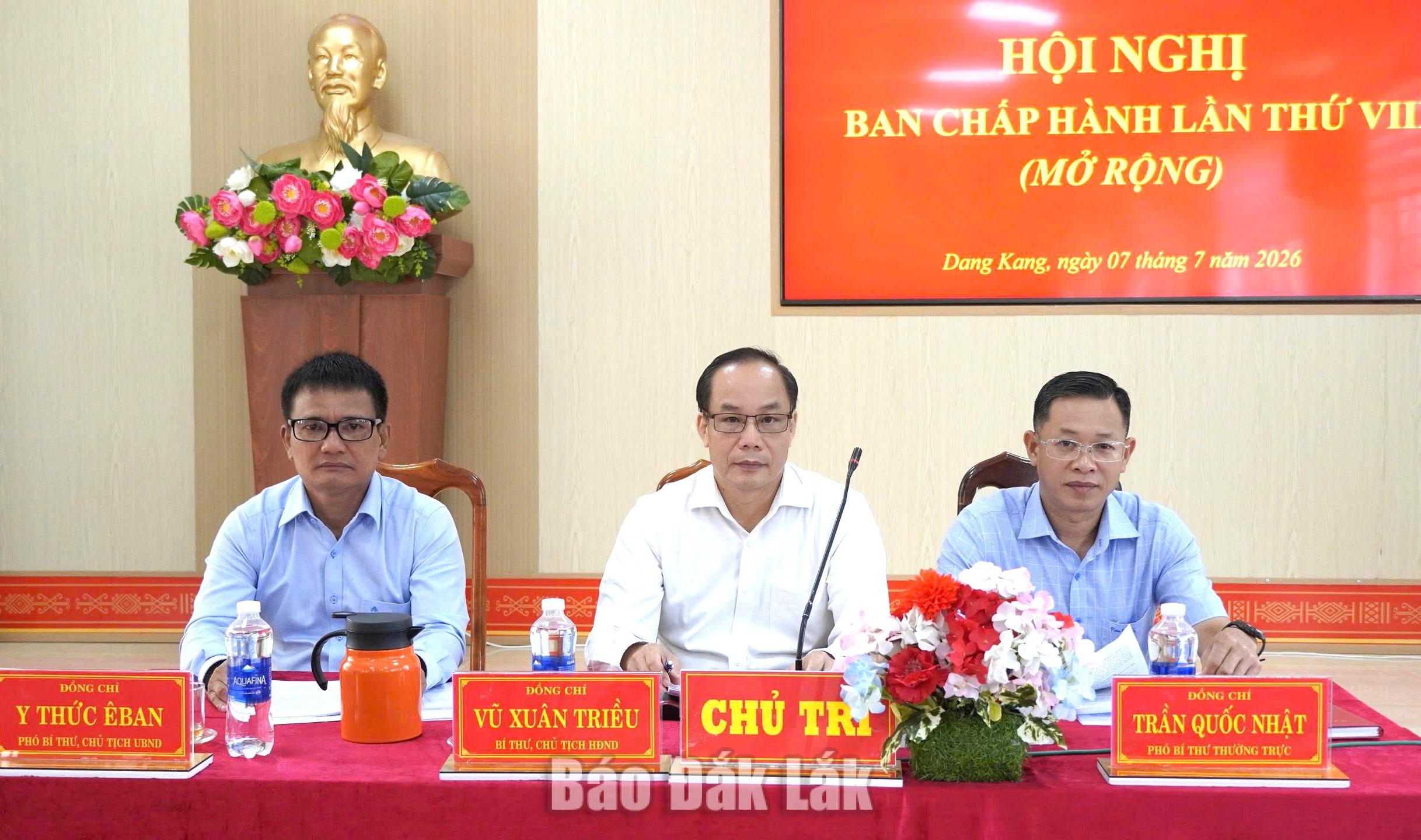 Các đồng chí chủ trì hội nghị.