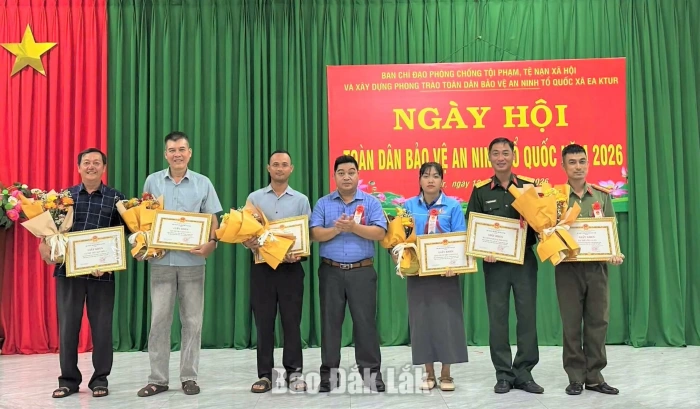 Xã Ea Ktur sinh hoạt chính trị kỷ niệm 81 năm Ngày truyền thống Công an nhân dân
