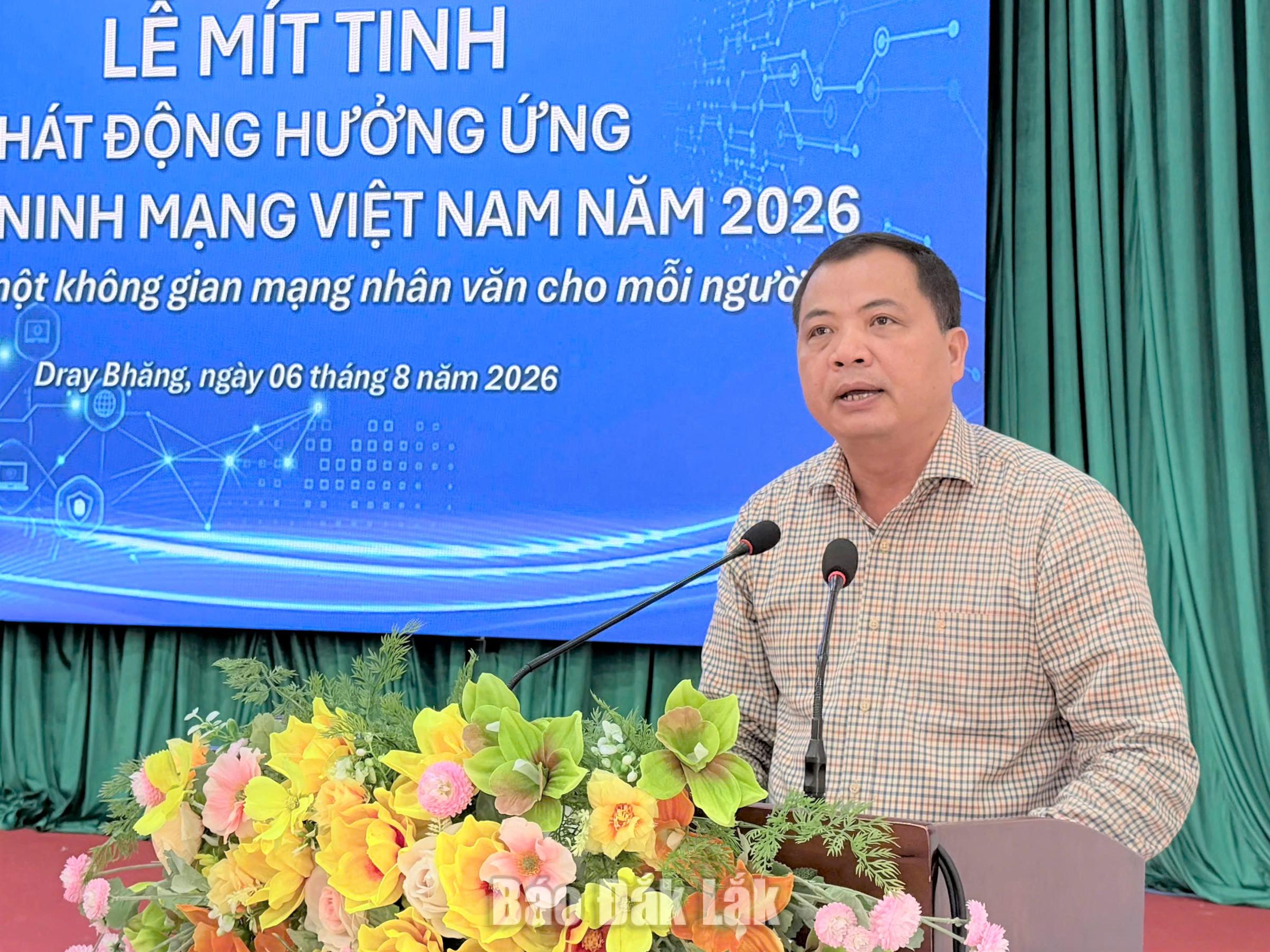 Bí thư Đảng ủy, Chủ tịch HĐND xã Nghiêm Văn Chuẩn phát biểu tại buổi lễ.
