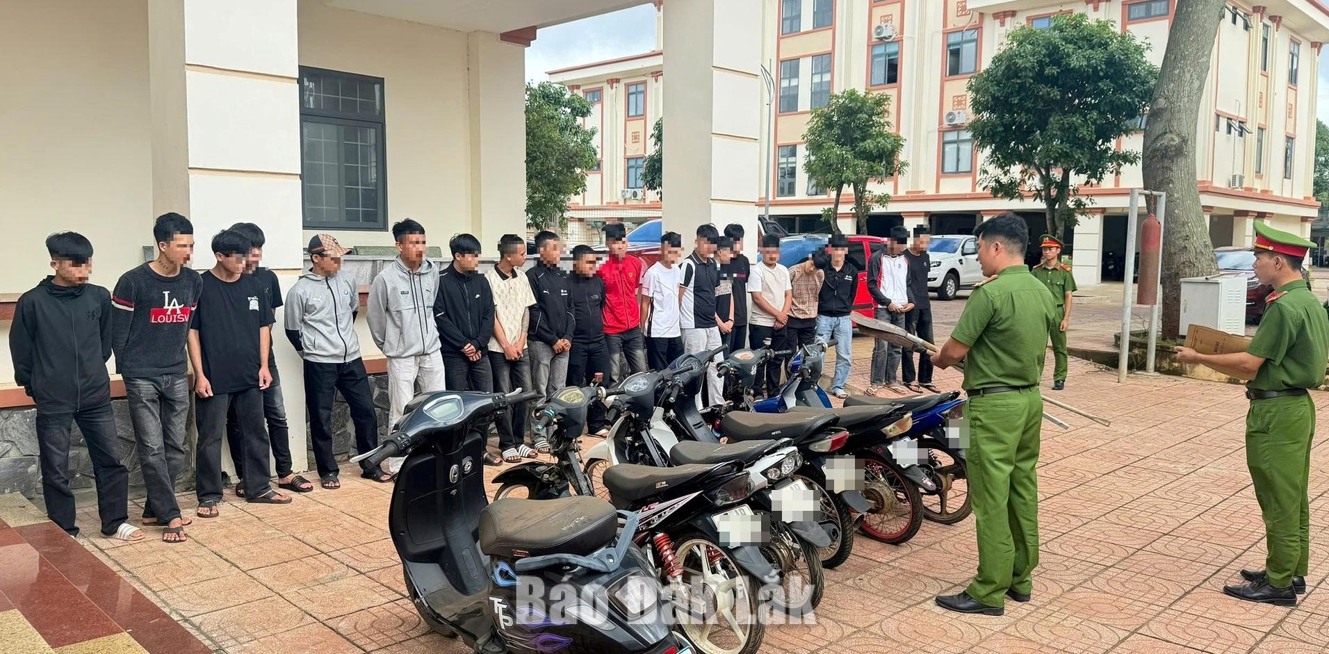 Lực lượng Công an huyện Krông Pắc (cũ) làm rõ hành vi gây rối trật tự công cộng của một nhóm thanh thiếu niên (Ảnh minh họa). 