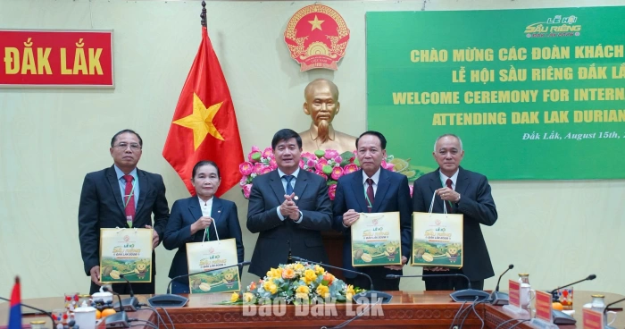 UBND tỉnh tiếp Đoàn đại biểu 4 tỉnh Nam Lào và ký kết thảo thuận hợp tác với Ủy ban Chính quyền tỉnh Champasak (Lào)