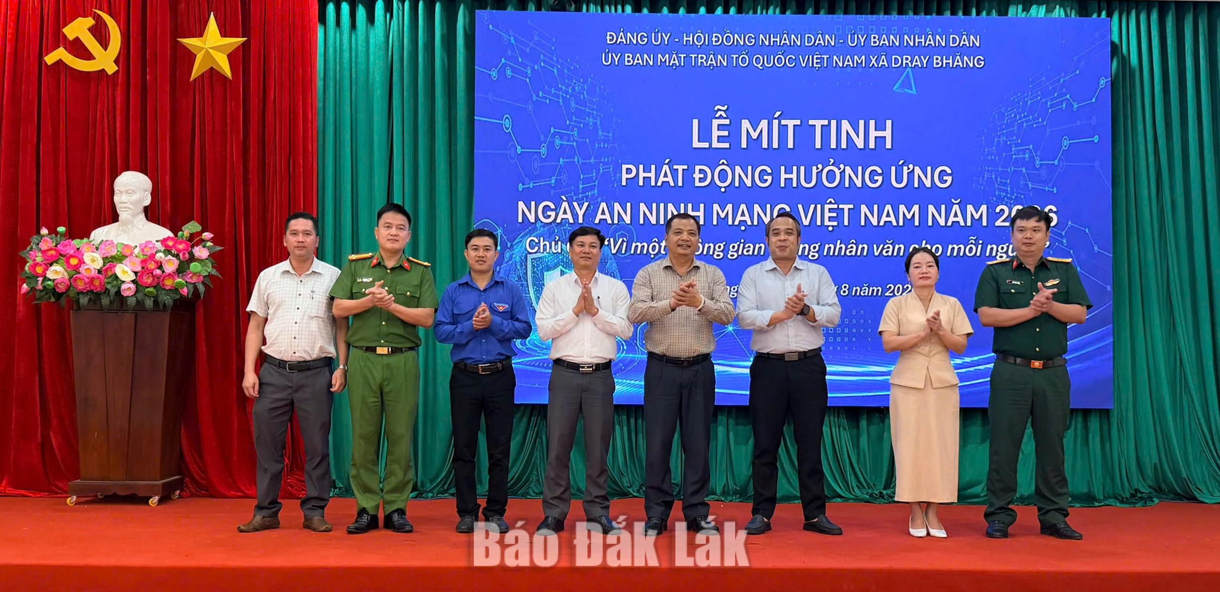 Các đại biểu cùng phát động hưởng ứng