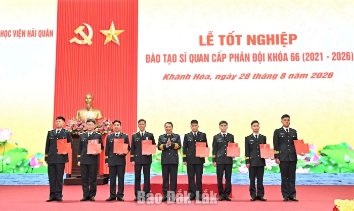Học viện Hải quân trao bằng tốt nghiệp cho học viên sĩ quan Khóa 66