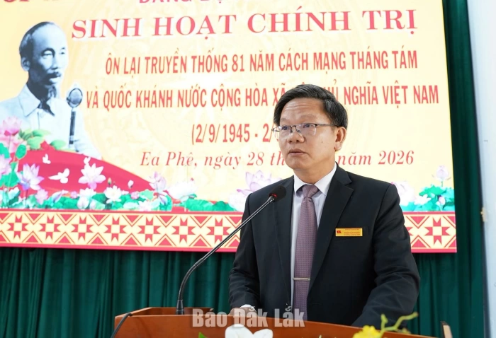 Đảng bộ xã Ea Phê trao tặng Huy hiệu Đảng đợt 2/9 cho 27 đảng viên