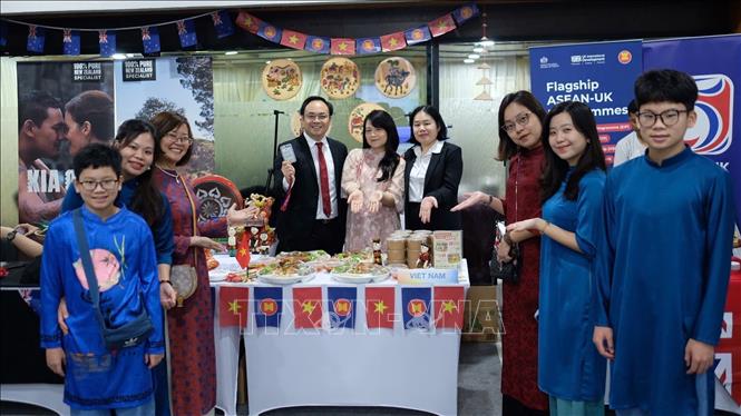 Gian ẩm thực của Việt Nam do Phái đoàn thường trực Việt Nam tại ASEAN tổ chức. Ảnh: Đỗ Quyên/ PV TTXVN tại Indonesia