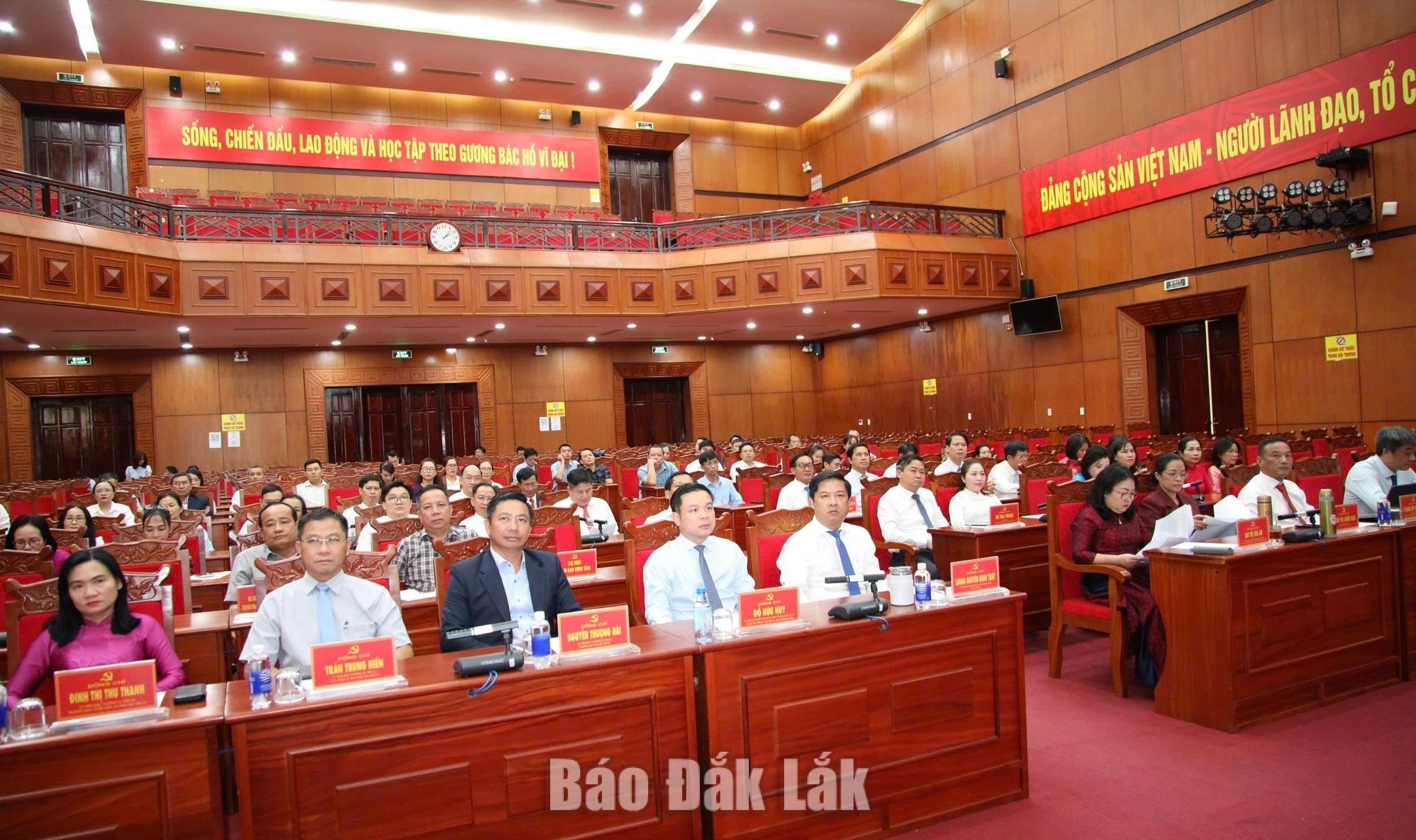 Các đại biểu dự hội nghị.