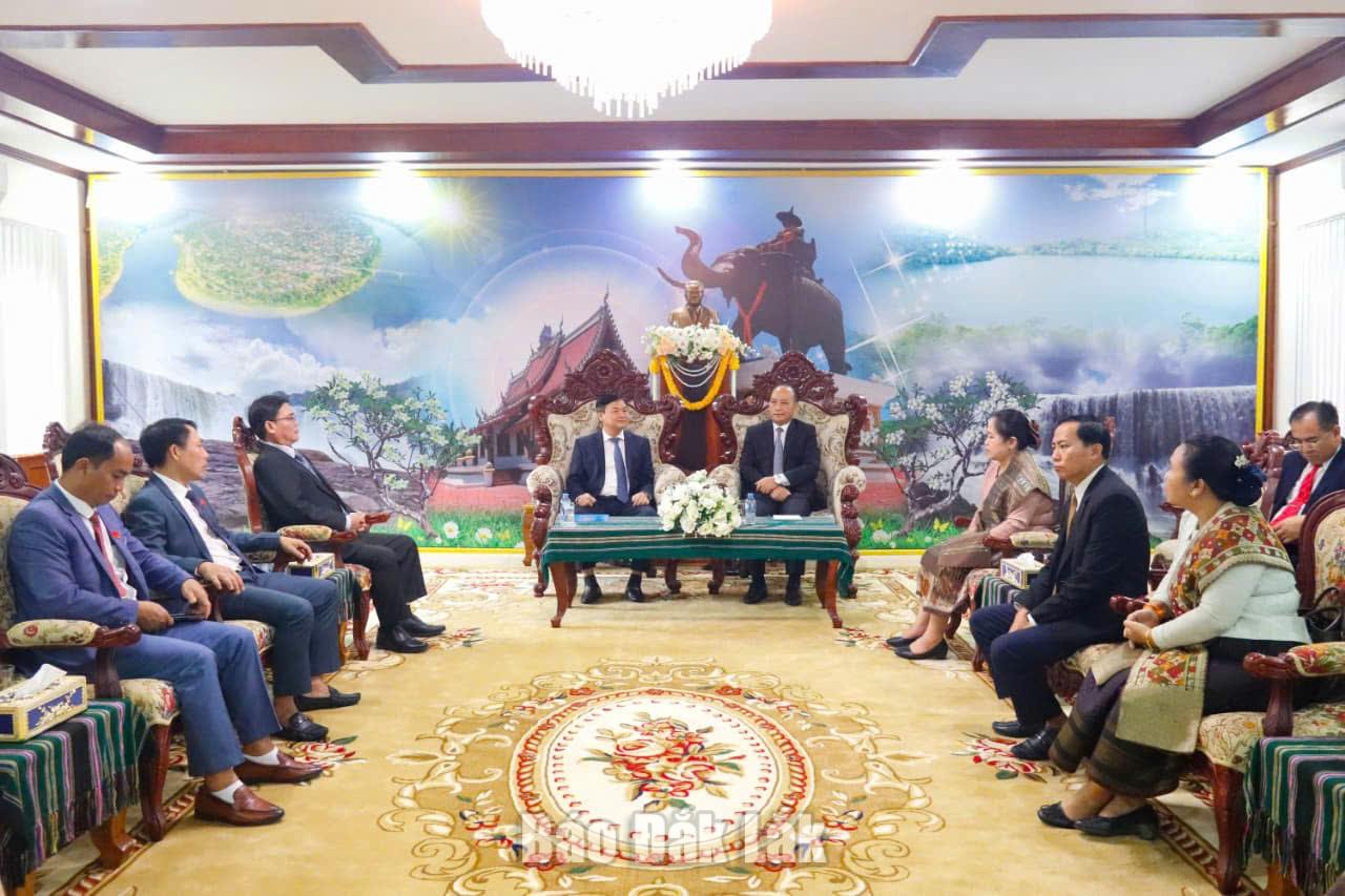 Đoàn công tác HĐND tỉnh Đắk Lắk đã đến chào xã giao Bí thư Tỉnh ủy, Chủ tịch HĐND tỉnh Attapeu Bun Thâng Đuang Sa Văn. Ảnh: HĐND tỉnh cung cấp