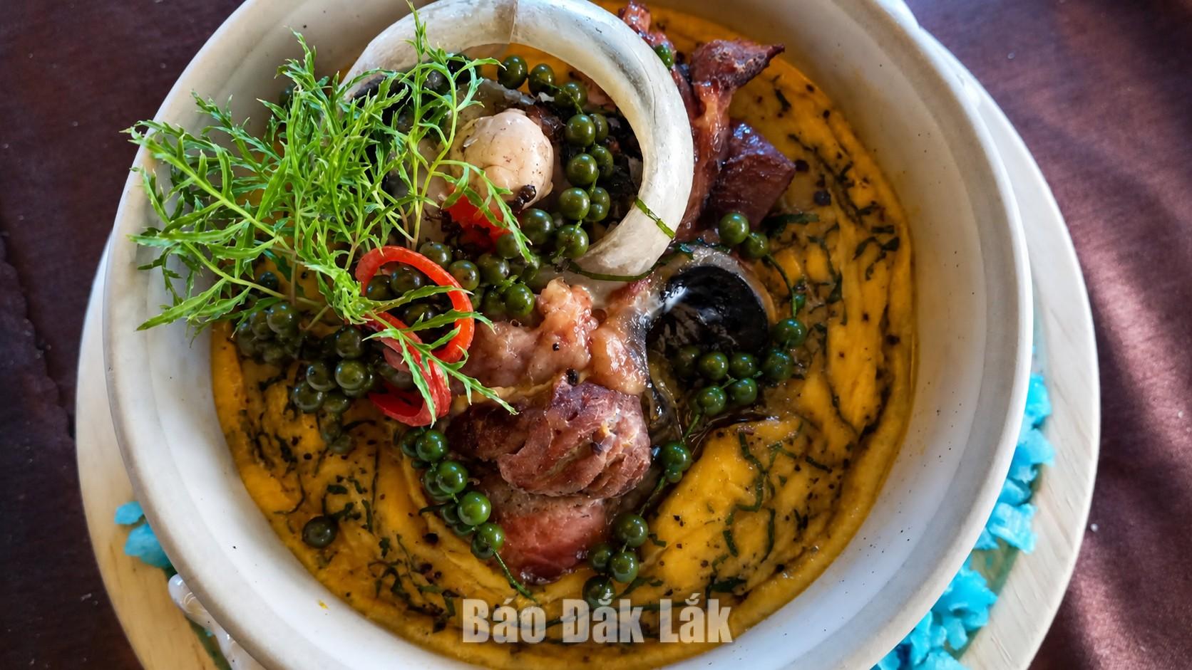 Món mắt cá ngừ chưng tiêu xanh. 