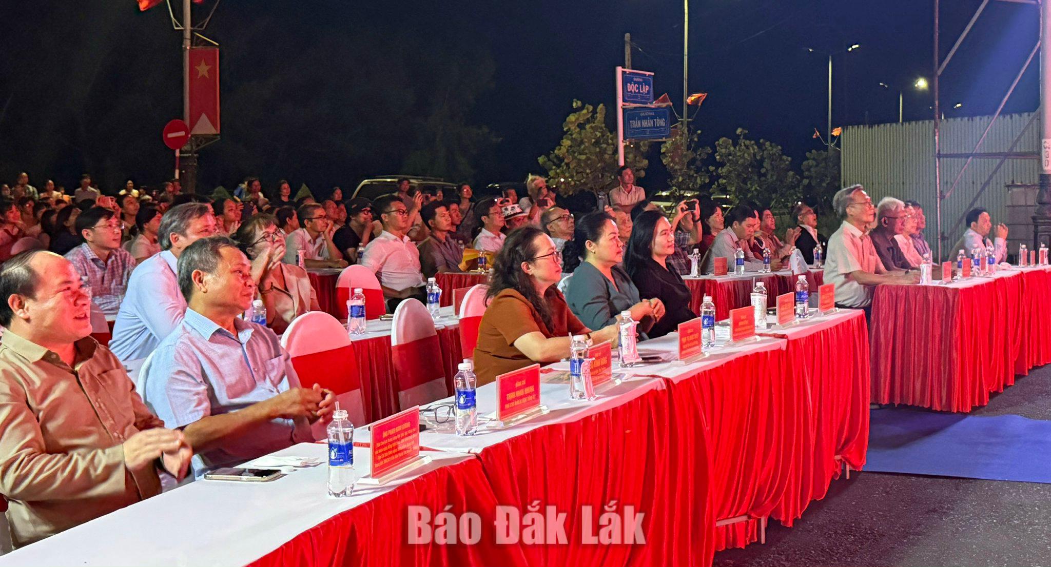 Đại biểu tham dự.