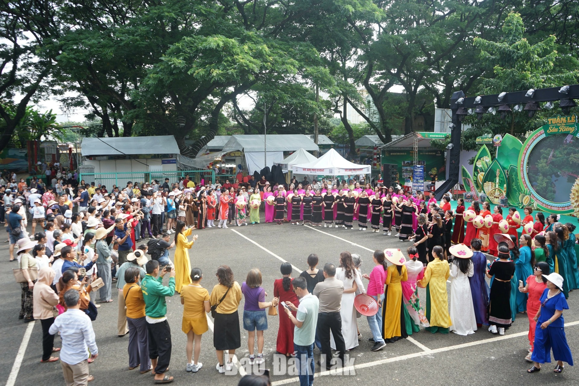 Local residents and visitors attending a programme as part of the 2026 Dak Lak Durian Festival.