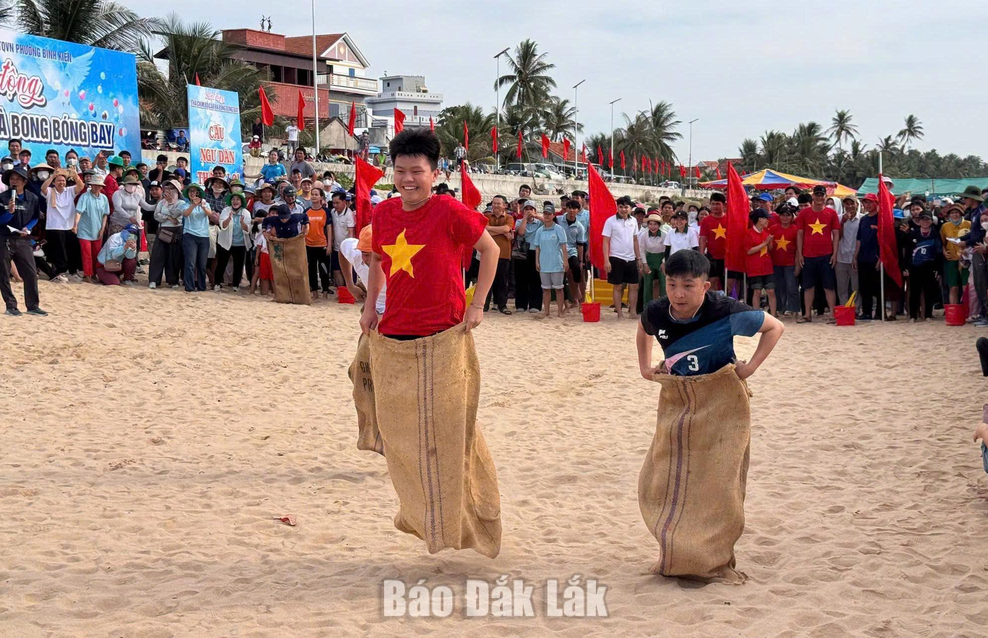 Organizing folk games at Long Thuy beach (Binh Kien ward).