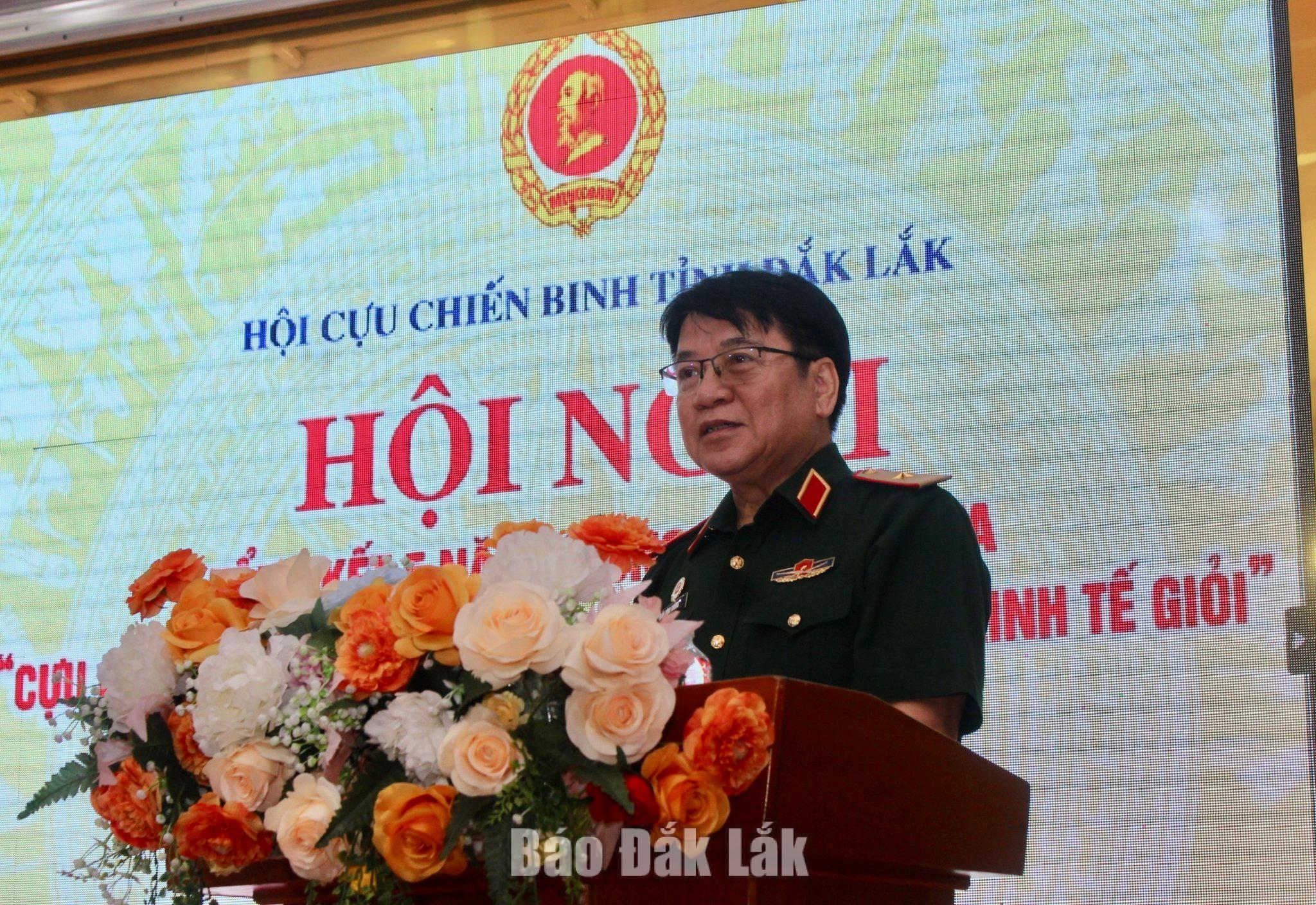 Thiếu tướng Trần Đình Hướng phát biểu tại hội nghị.