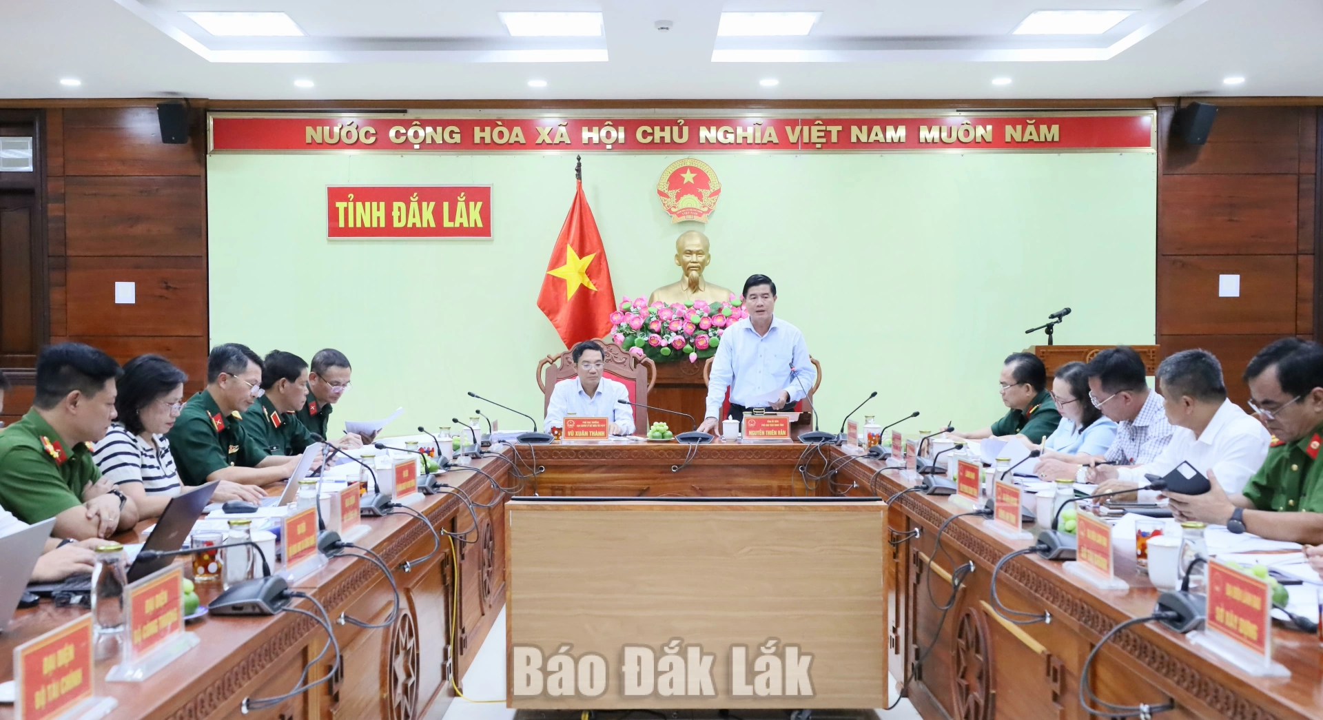 Phó Chủ tịch UBND tỉnh Nguyễn Thiên Văn phát biểu ý kiến.
