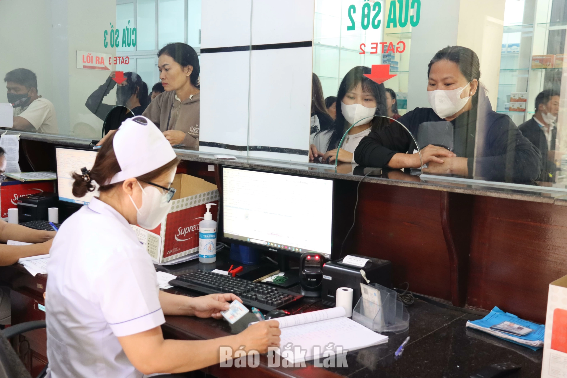 Tham gia BHYT giúp học sinh được chăm sóc sức khỏe, khám, chữa bệnh và giảm gánh nặng chi phí khi không may ốm đau, bệnh tật.