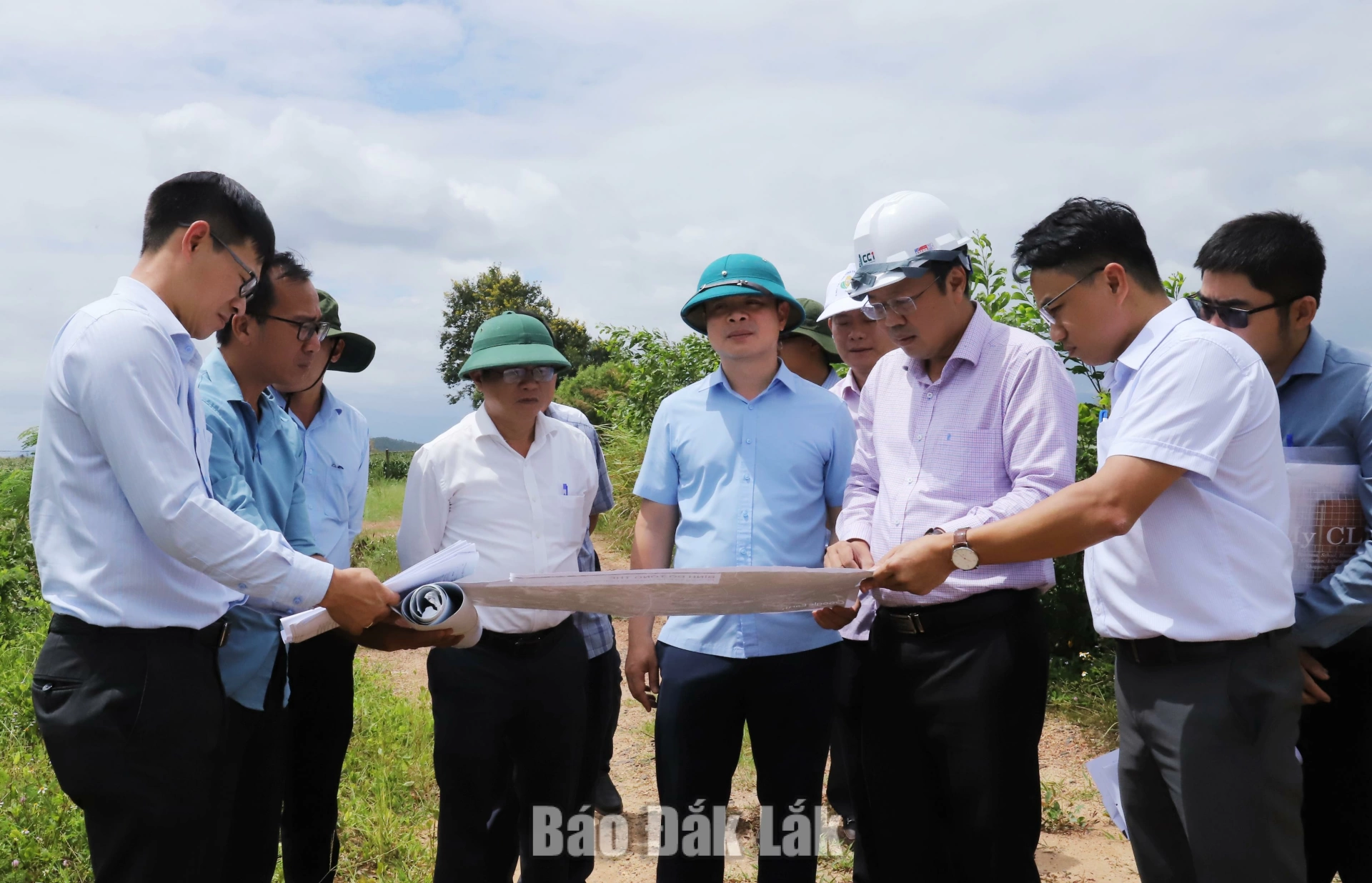 Chủ tịch UBND tỉnh yêu cầu chủ đầu tư chỉ đạo các đơn vị thi công tập trung nhân lực, phương tiện, đẩy nhanh tiến độ thực hiện
