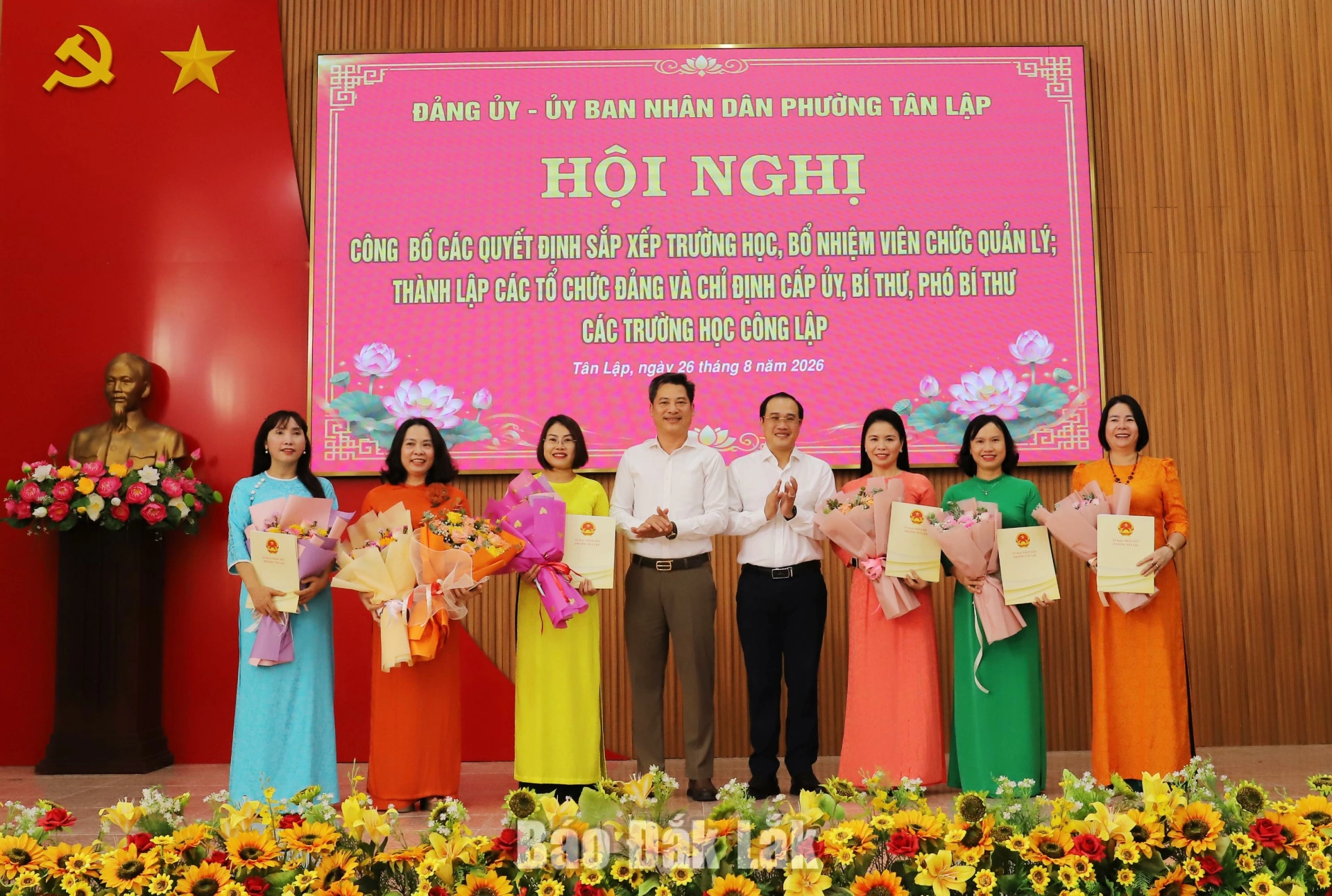 Phường Tân Lập công bố và trao quyết định bổ nhiệm hiệu trường 6 trường công lập trên địa bàn phường.