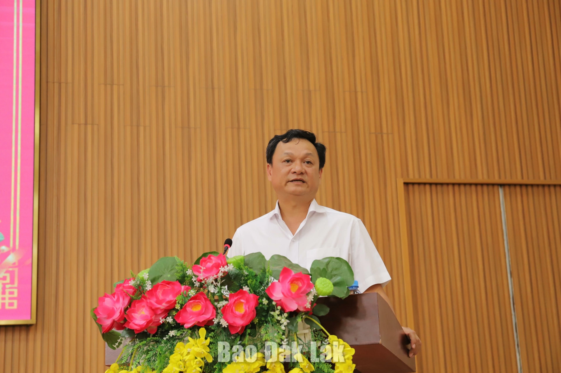 Bí thư Đảng ủy, Chủ tịch HĐND phường Tân Lập Vũ Văn Hưng yêu cầu các trường nhanh chóng ổn định tổ chức, phân công nhiệm vụ, chuẩn bị các điều kiện cho lễ khai giảng năm học 2026 - 2027.